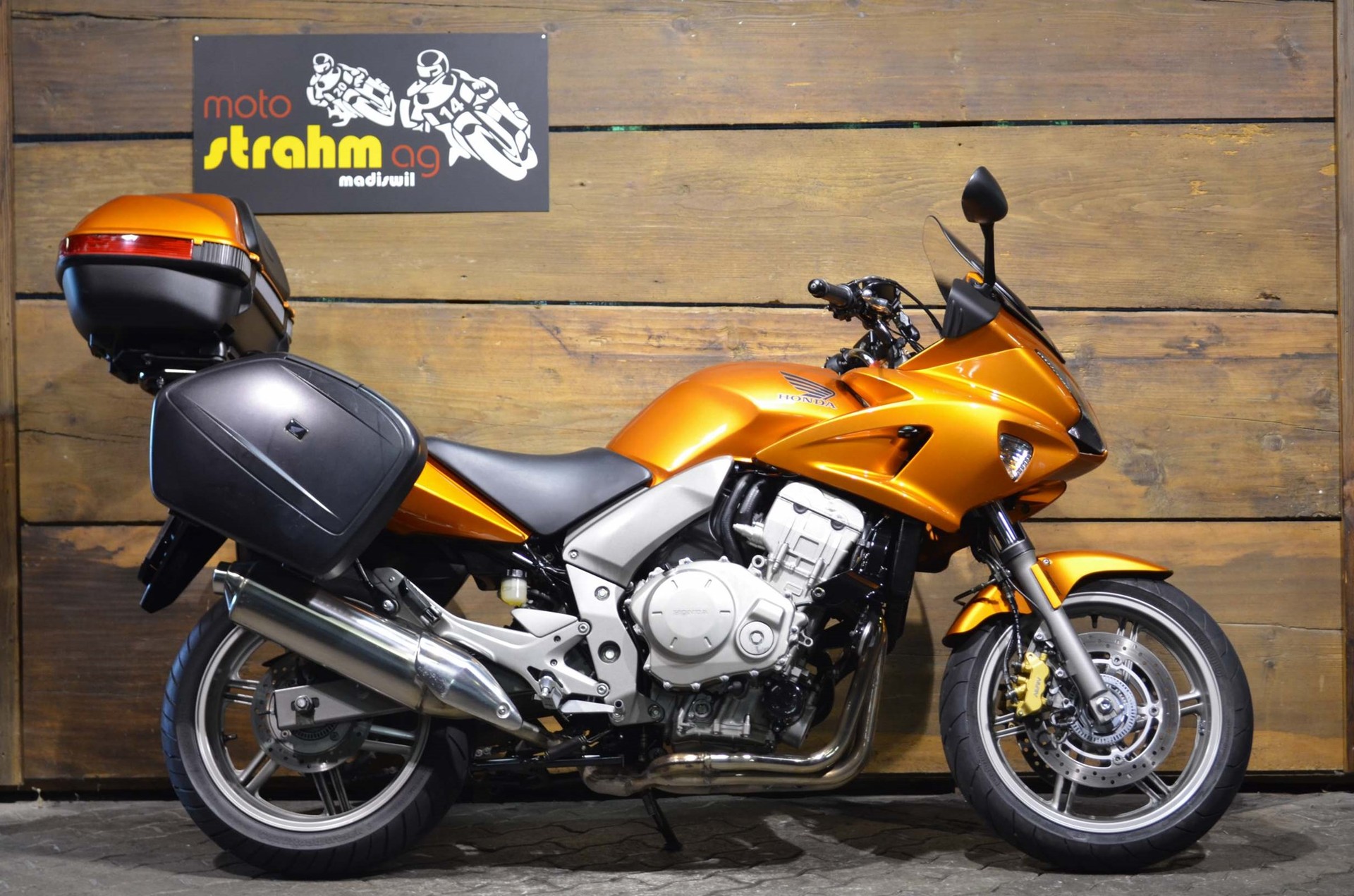 HONDA CBF 1000-showroom-element-1