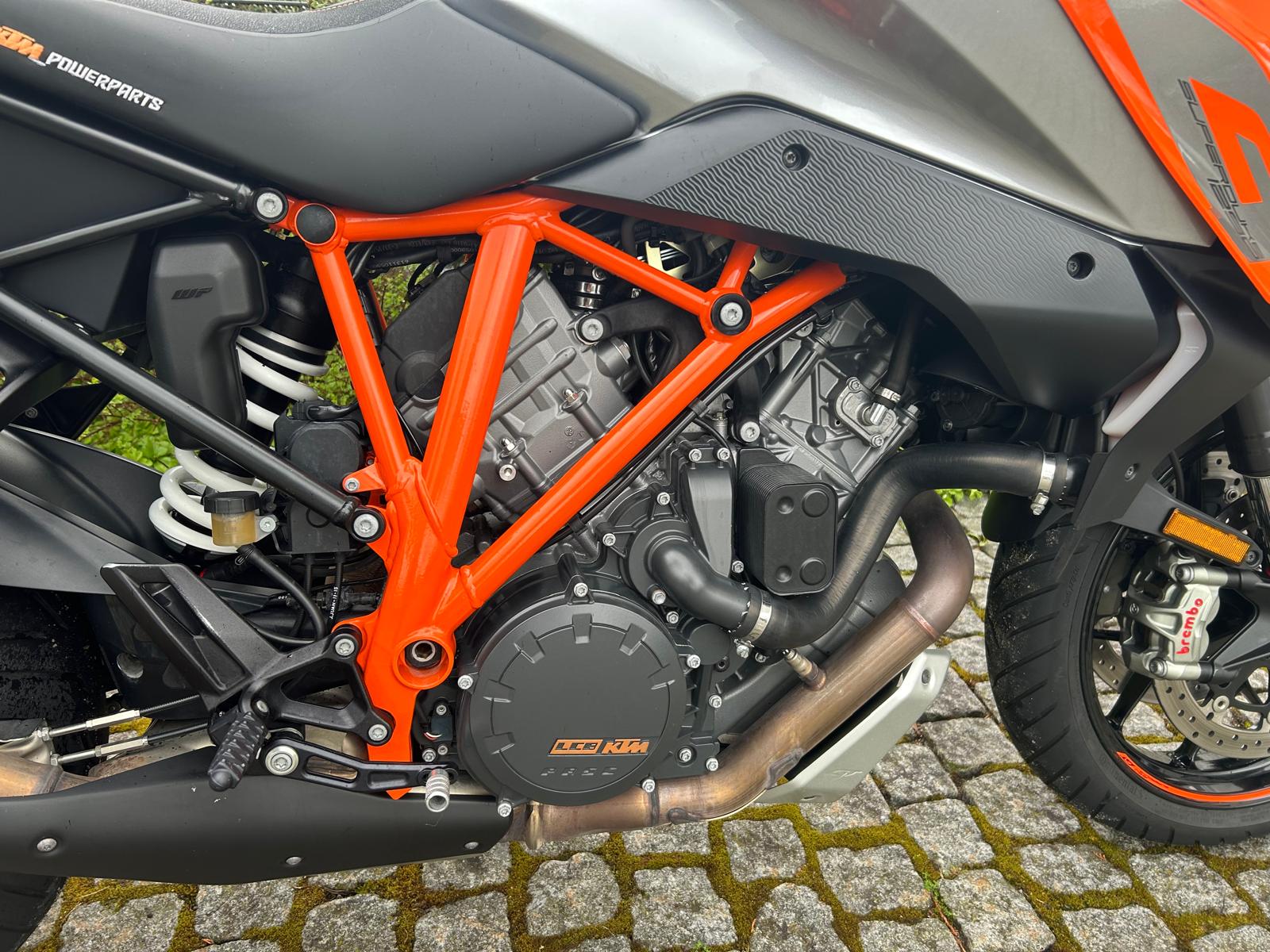 KTM 1290 Super Duke GT-image-4