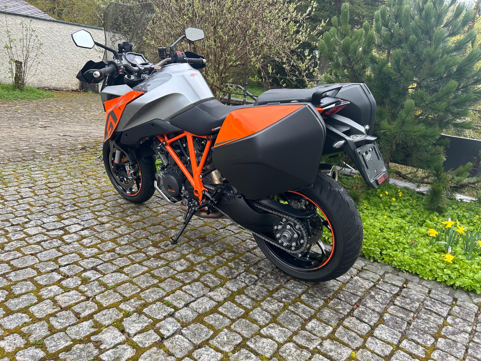 KTM 1290 Super Duke GT-image-8