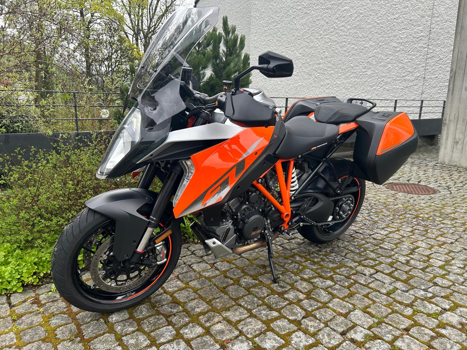 KTM 1290 Super Duke GT-image-3