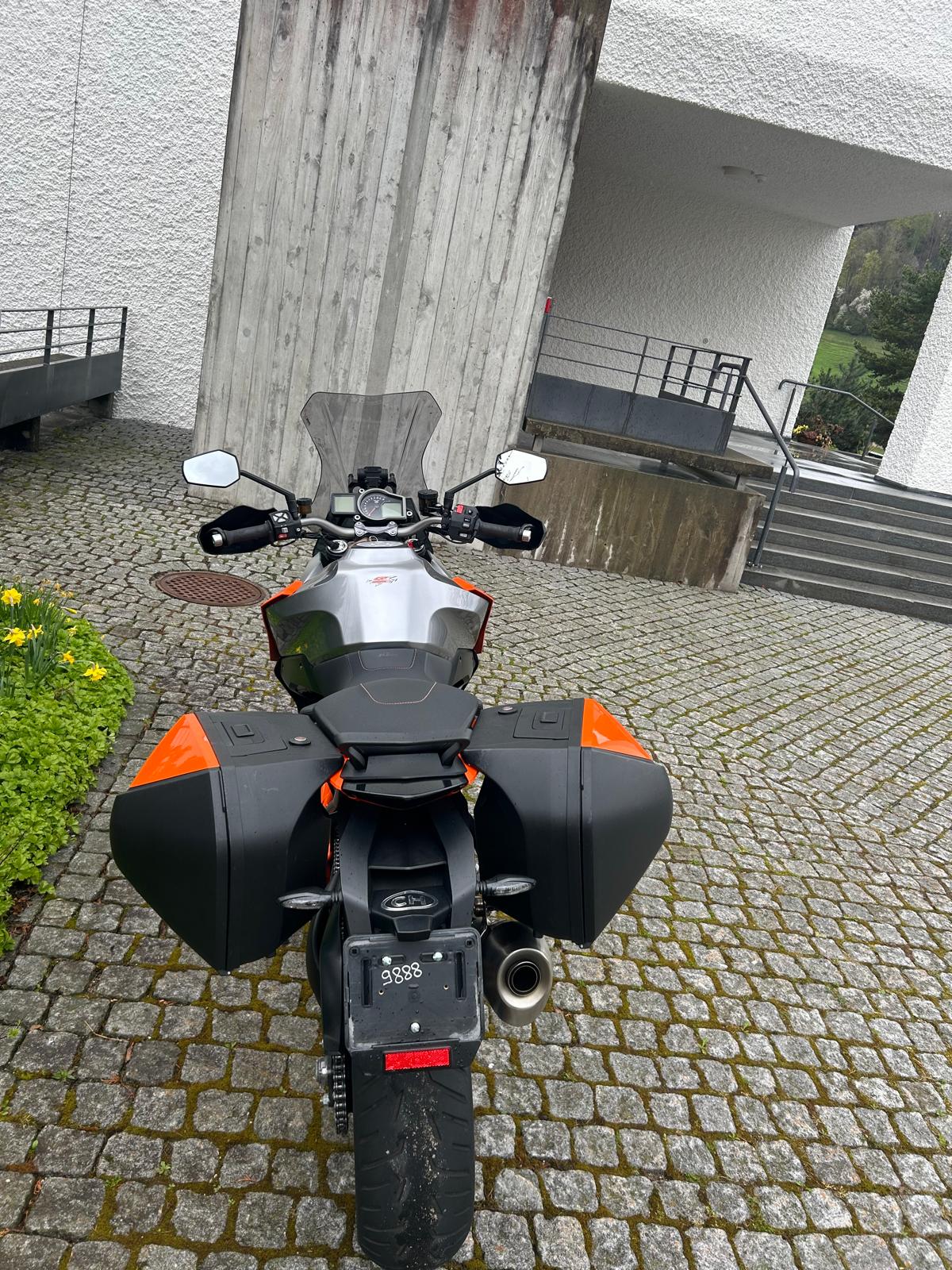 KTM 1290 Super Duke GT-image-7