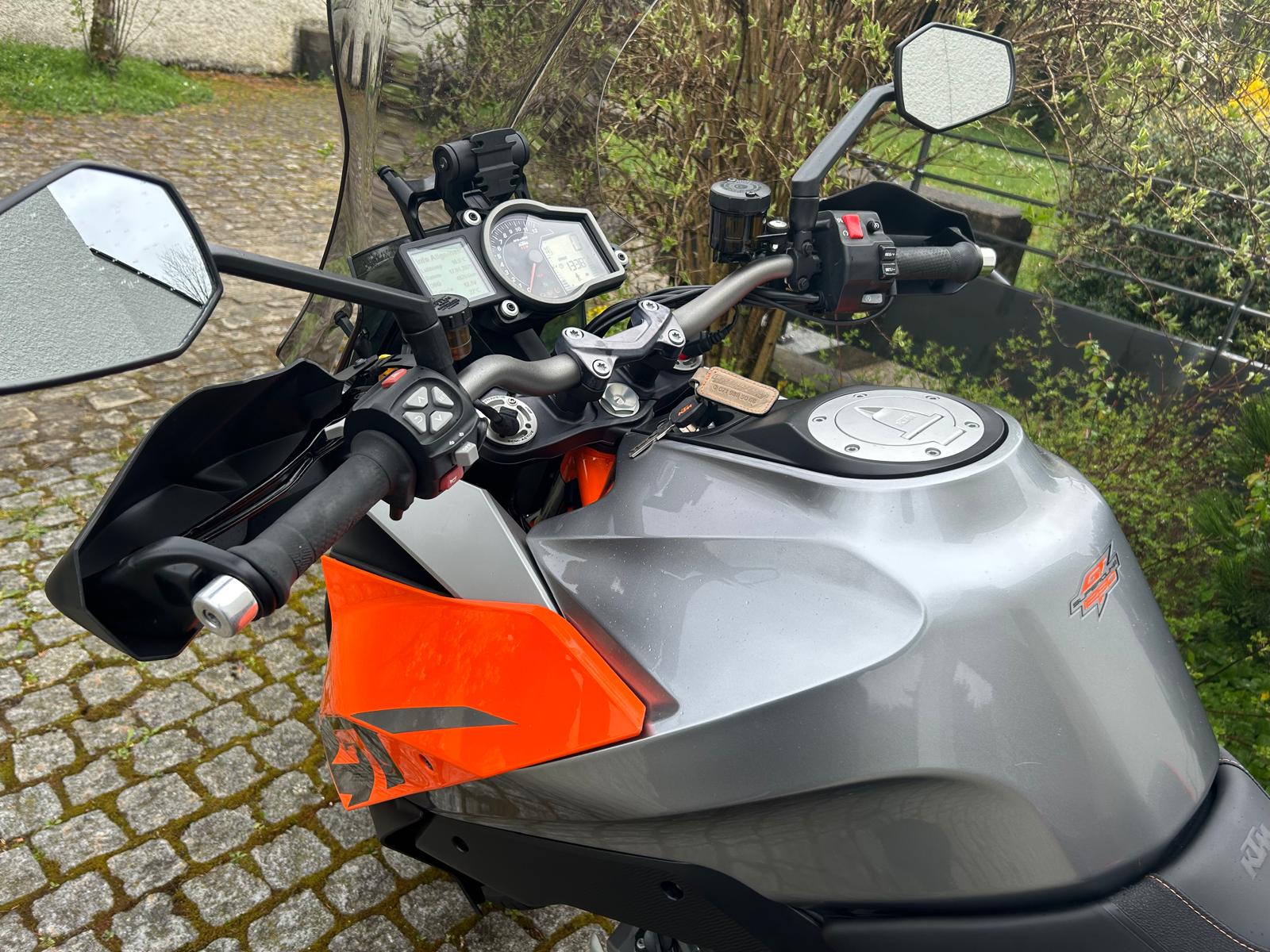 KTM 1290 Super Duke GT-image-5