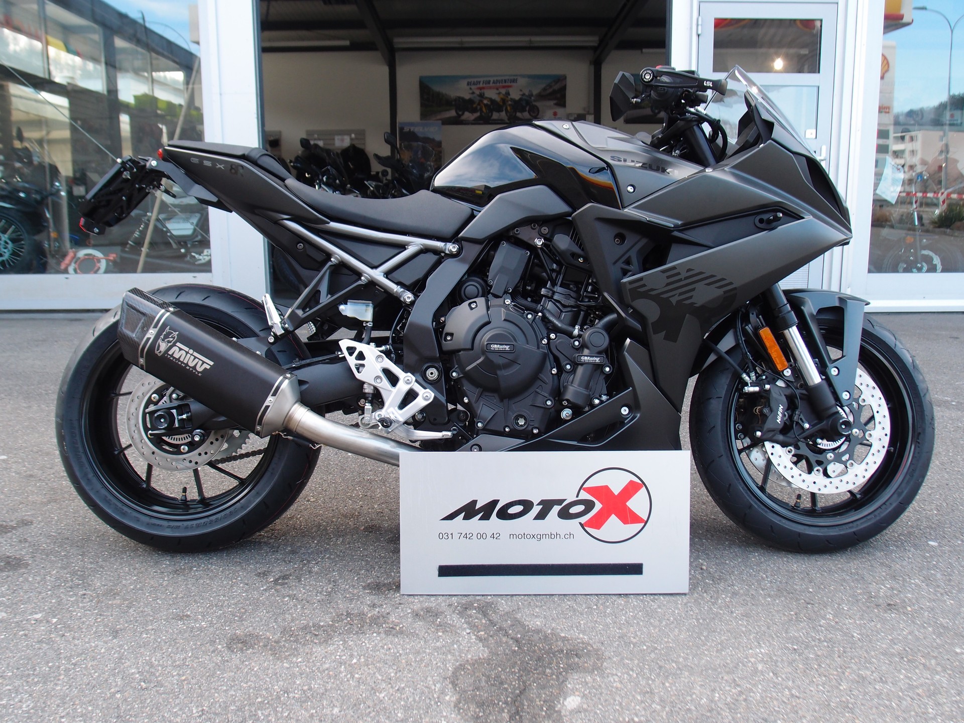 SUZUKI GSX8R