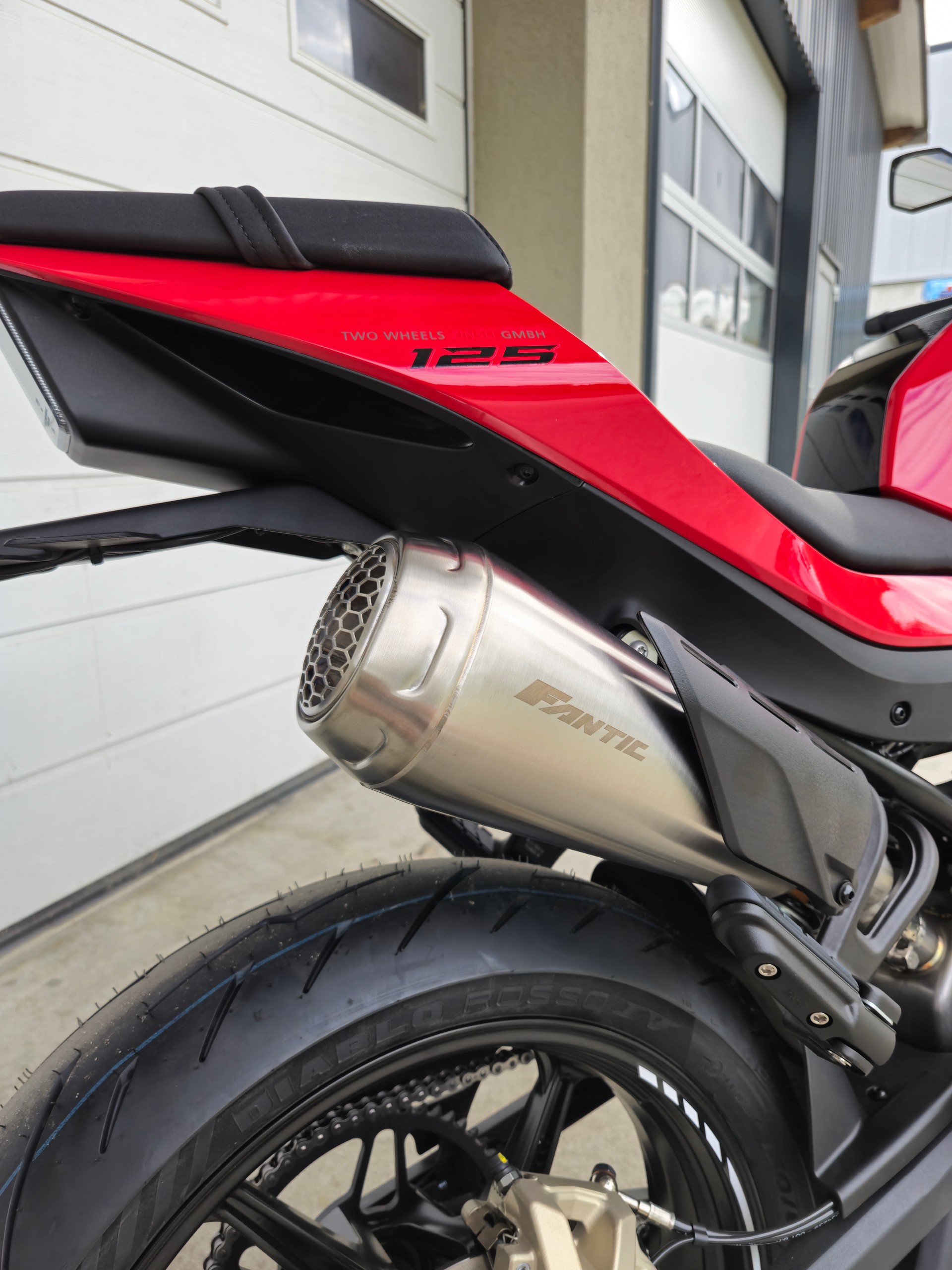 FANTIC STEALTH 125-image-8