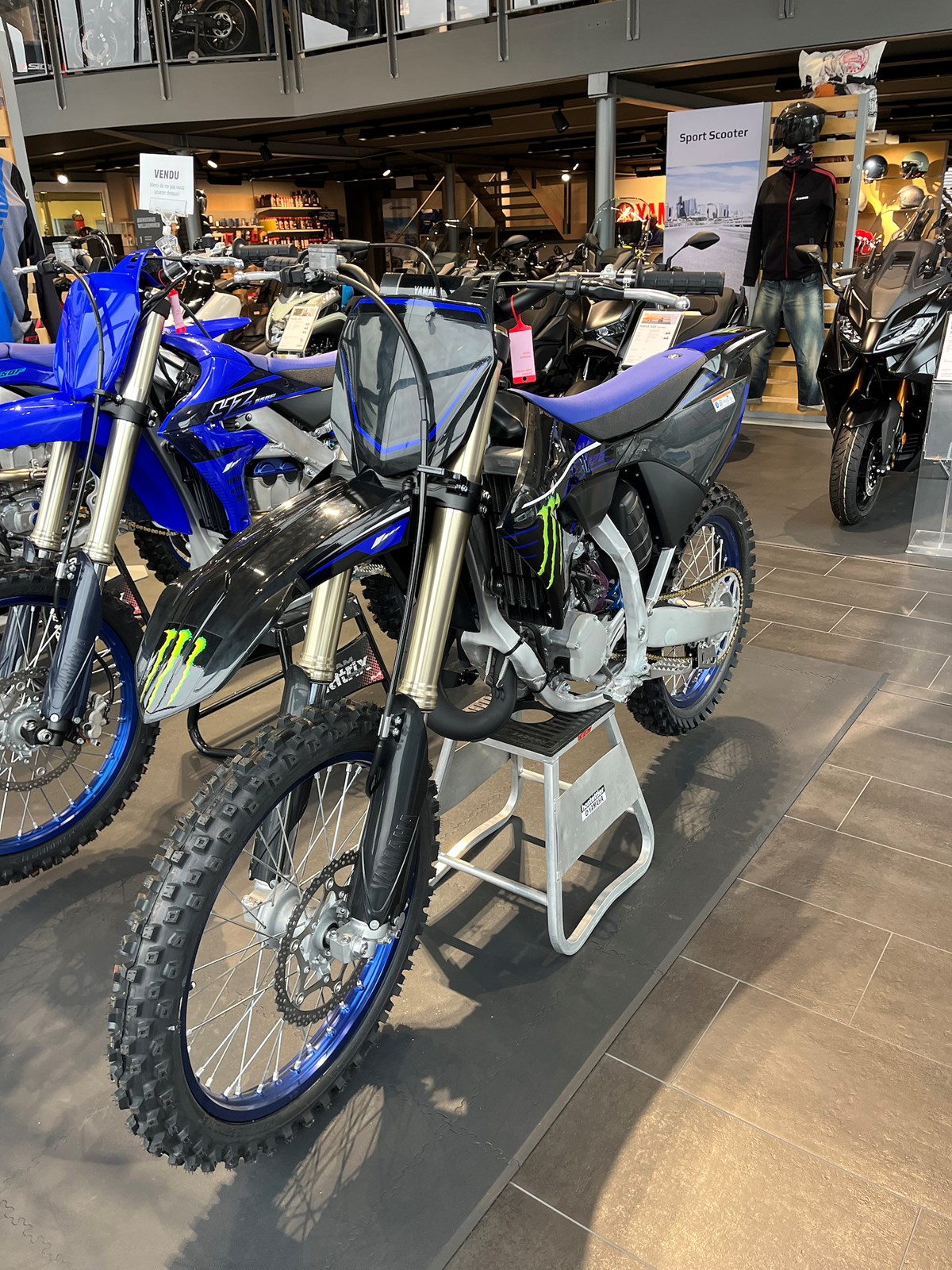 YAMAHA YZ 125-showroom-element-1