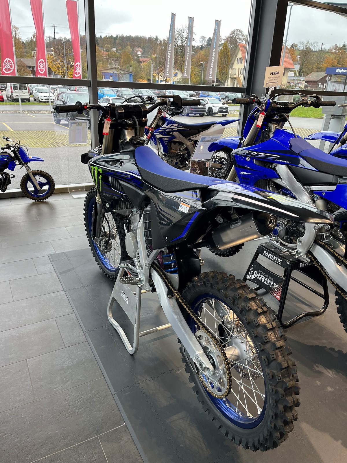 YAMAHA YZ 125-showroom-element-3