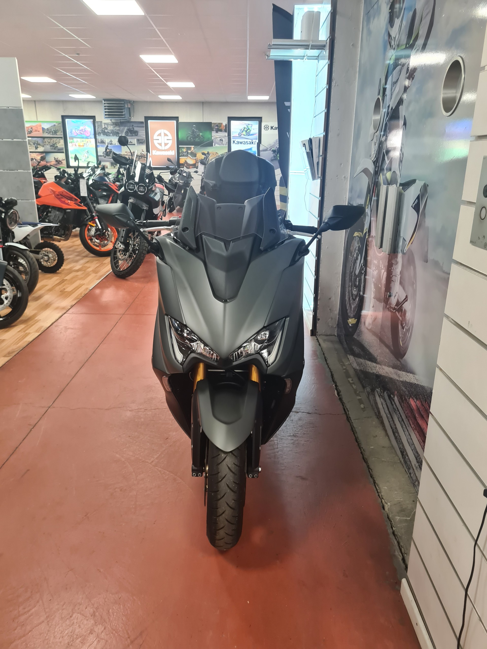 YAMAHA T-MAX Tech-Max XP 560 D-showroom-element-1