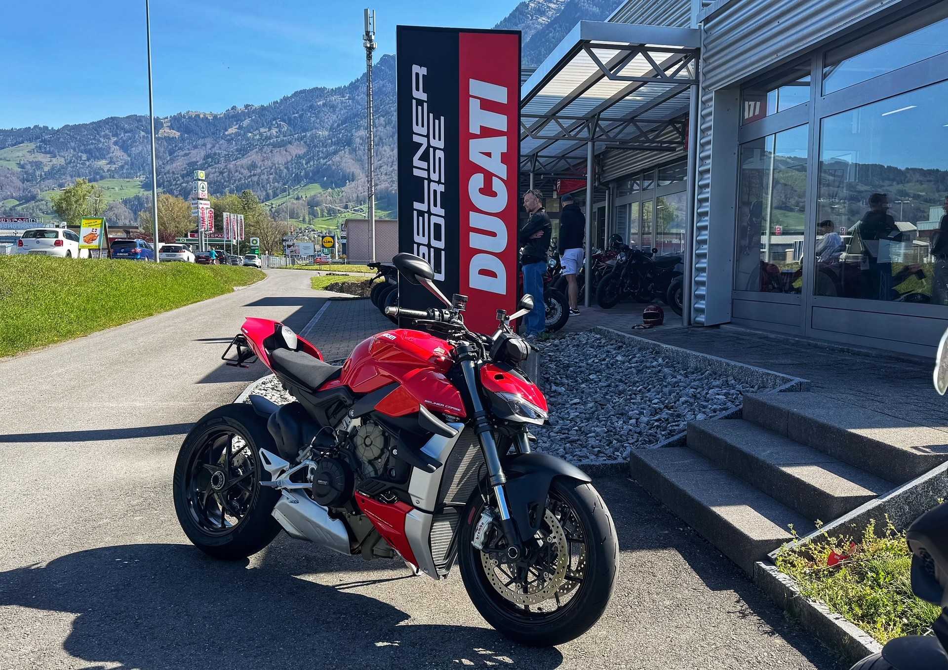 DUCATI Streetfighter V4