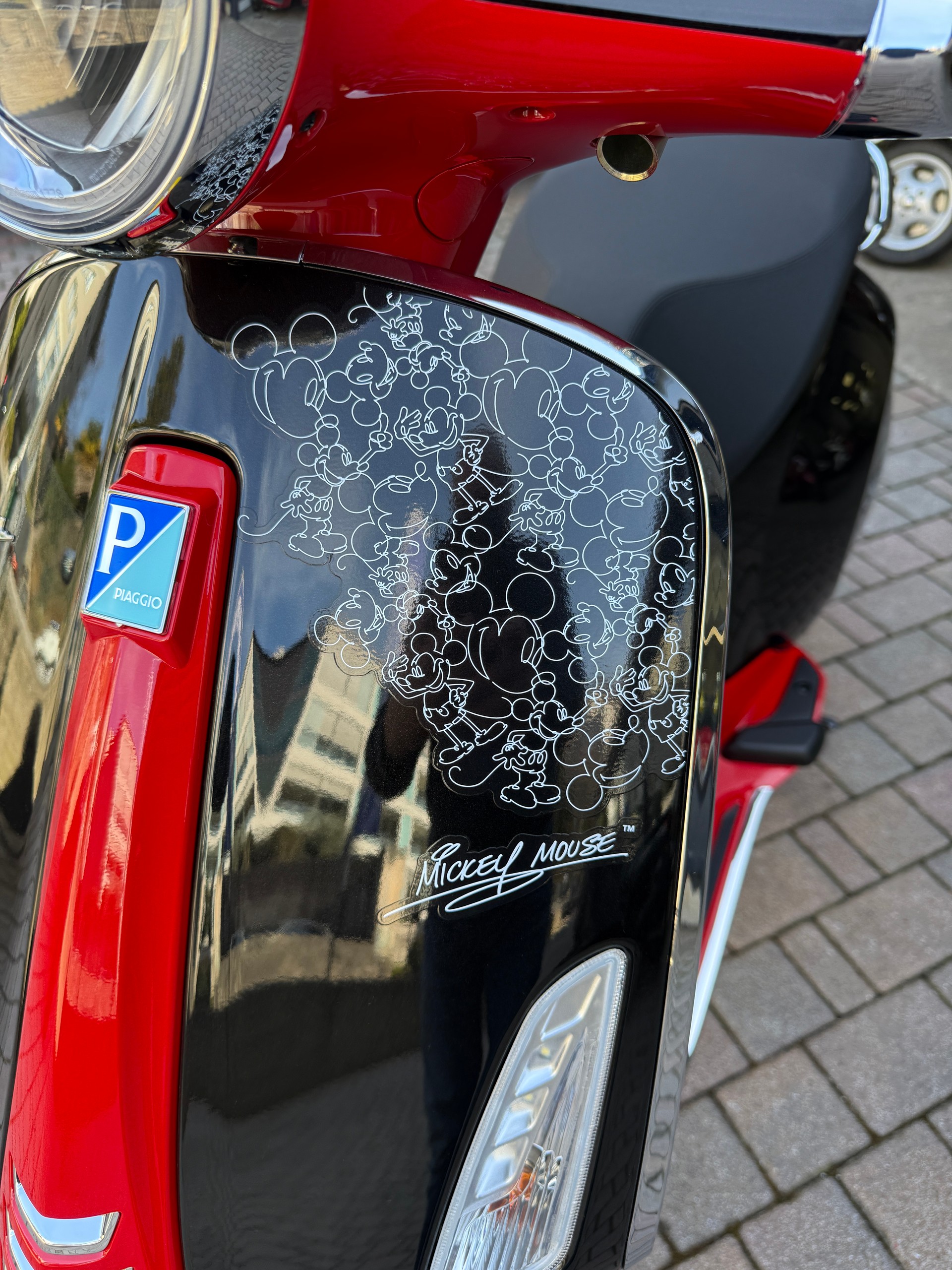 PIAGGIO Vespa 125 Primavera Disney Mickey Mouse Edition