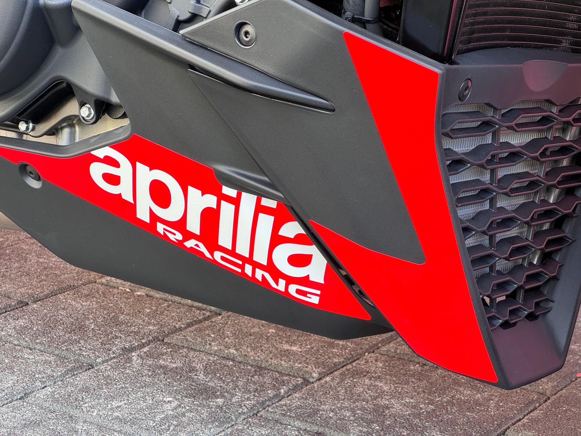 APRILIA Tuono V4 1100 Factory SE 09 SBK-image-9
