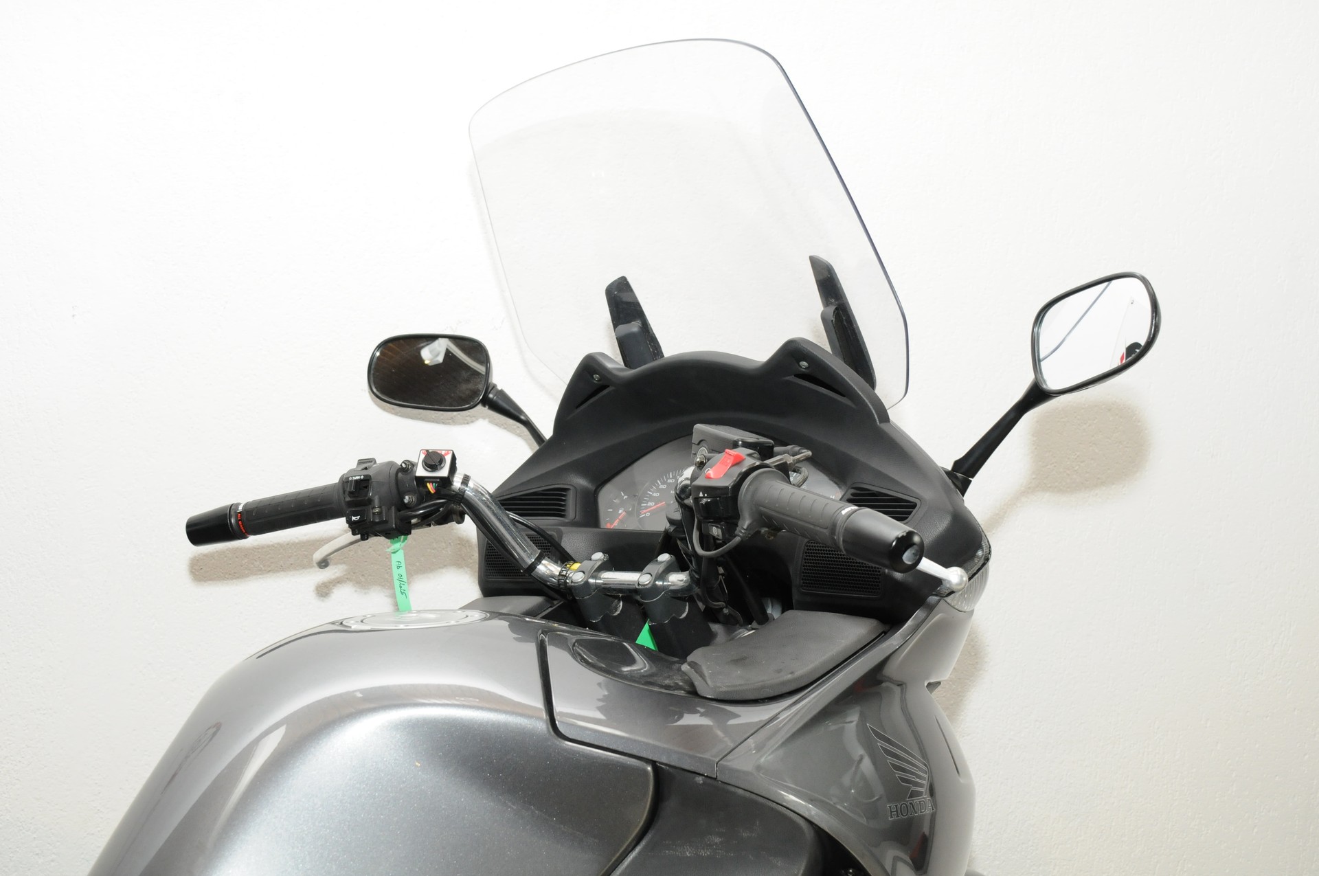 HONDA NT 700 A Deauville-showroom-element-3