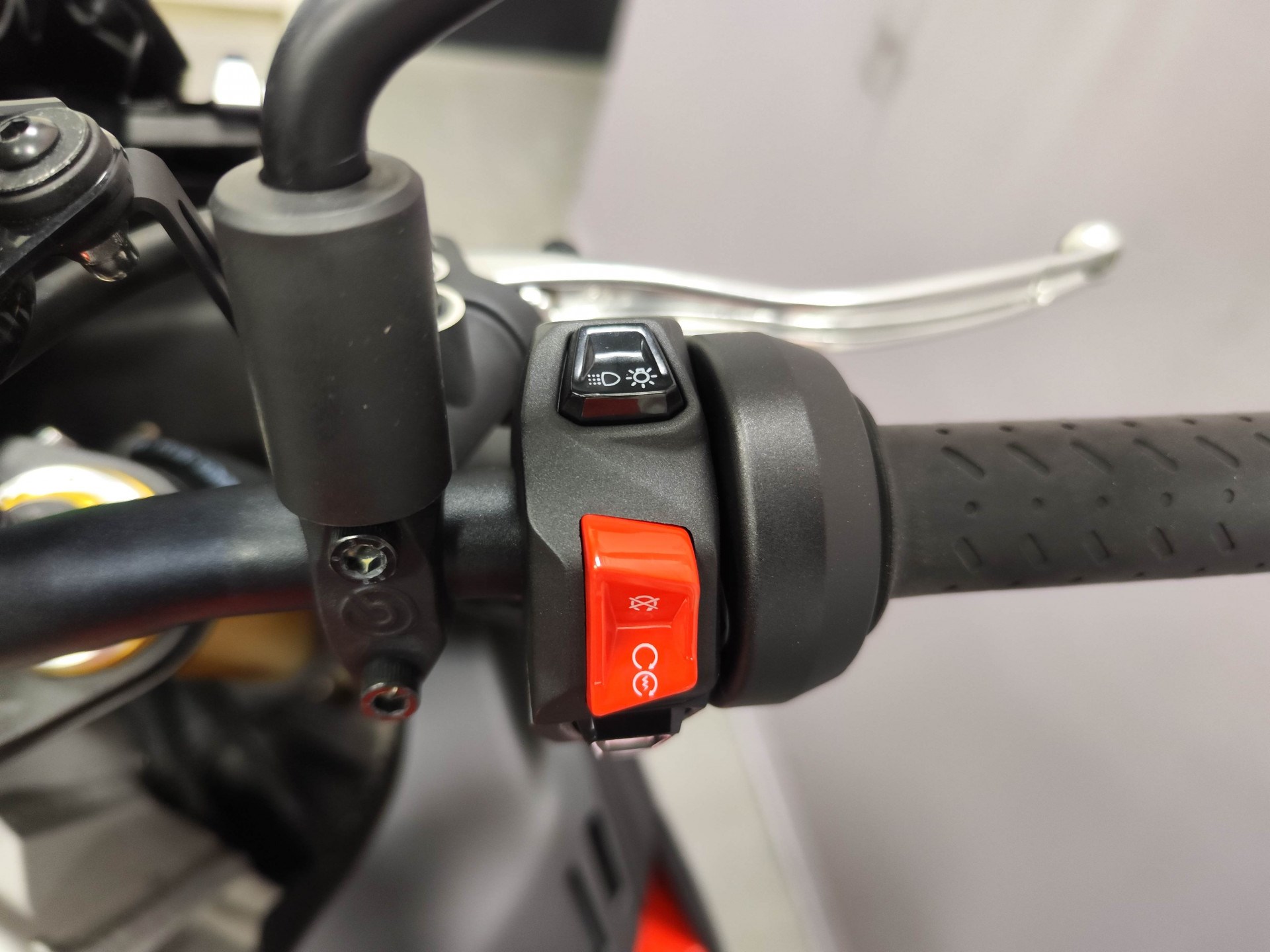 APRILIA Tuono V4 1100 Factory-image-8
