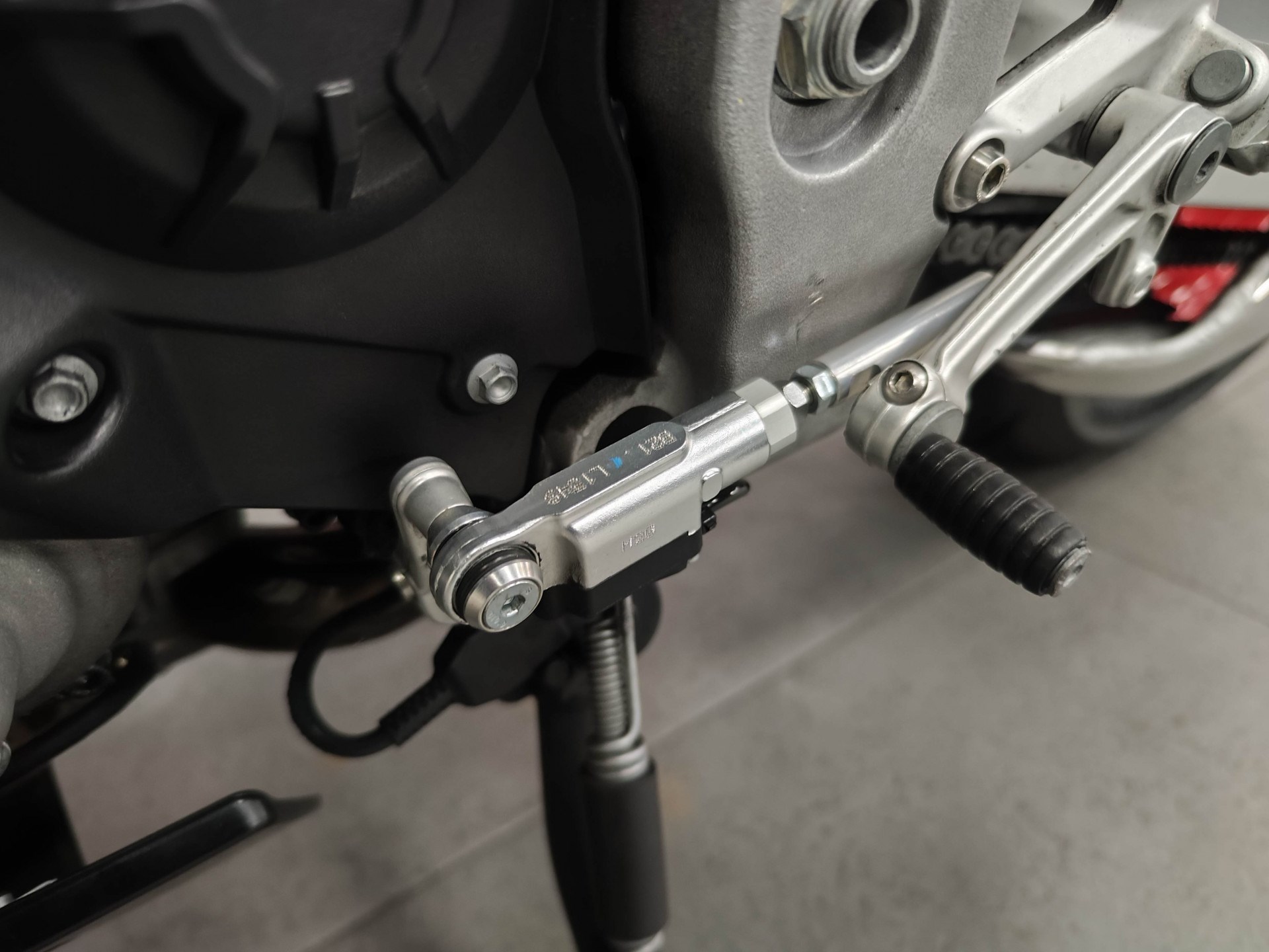 APRILIA Tuono V4 1100 Factory-image-9