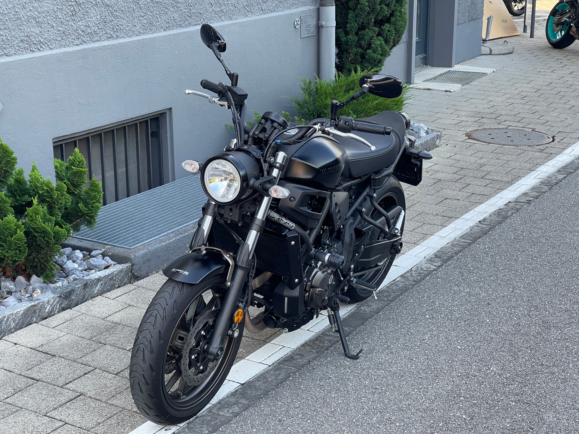 YAMAHA XSR 700 (35kW) (Tieferlegung -30mm)-showroom-element-1