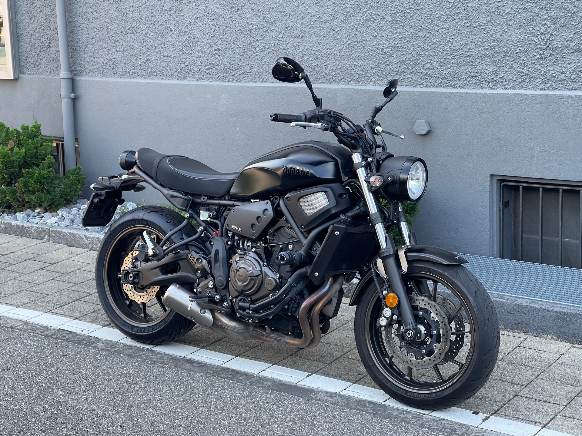 YAMAHA XSR 700 (35kW) (Tieferlegung -30mm)-showroom-element-2