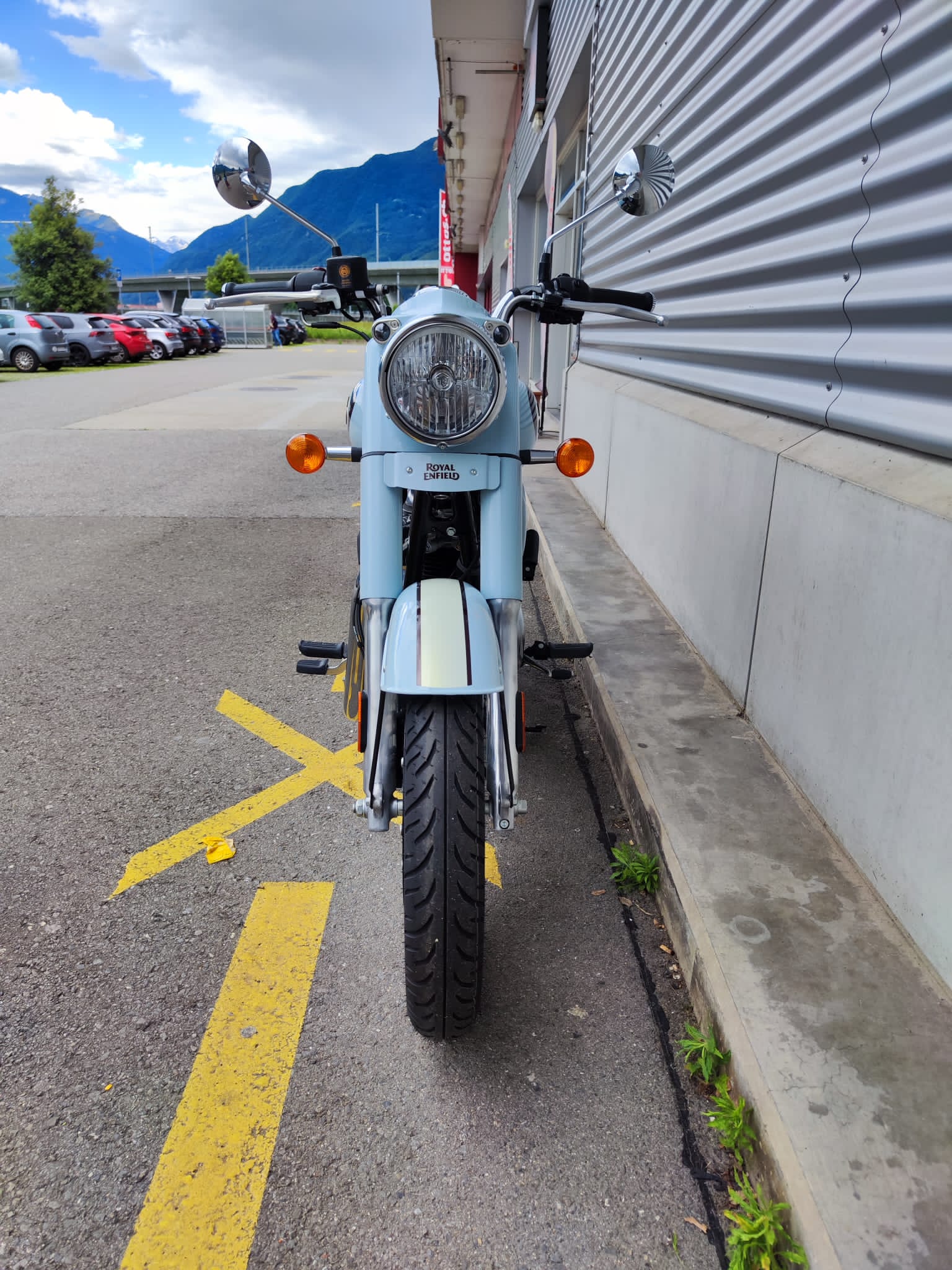 ROYAL ENFIELD CLASSIC Halcyon Grey-showroom-element-3