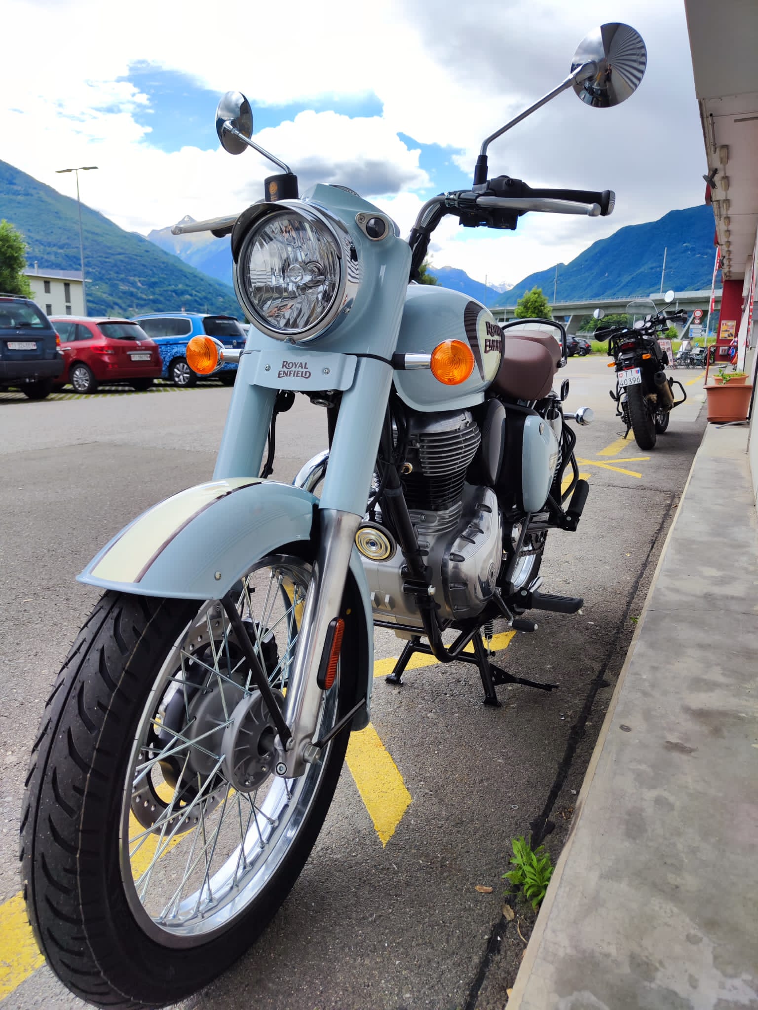 ROYAL ENFIELD CLASSIC Halcyon Grey-showroom-element-2