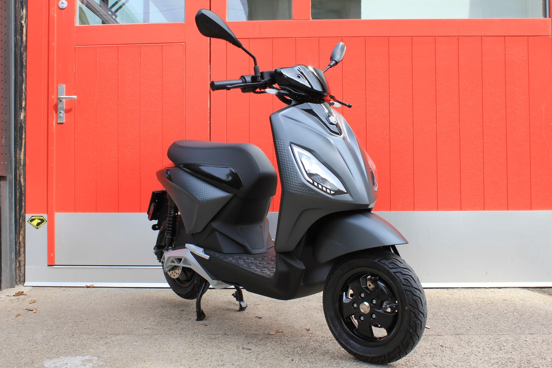 PIAGGIO Piaggio 1 Active 60km/h Full Electric-showroom-element-1