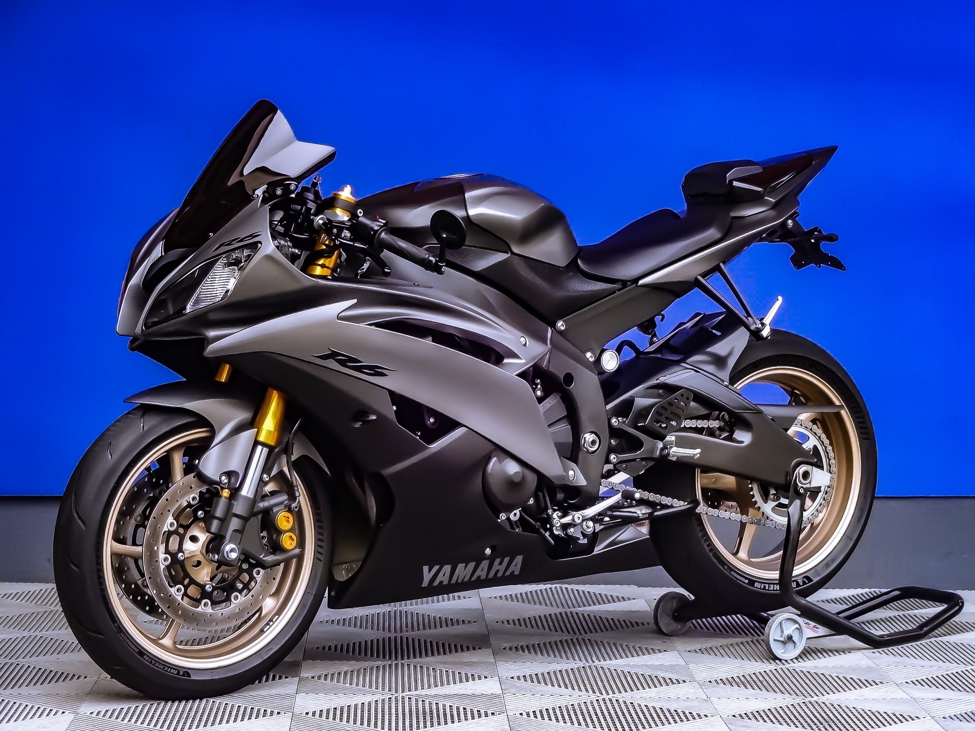 YAMAHA YZF-R6-showroom-element-3