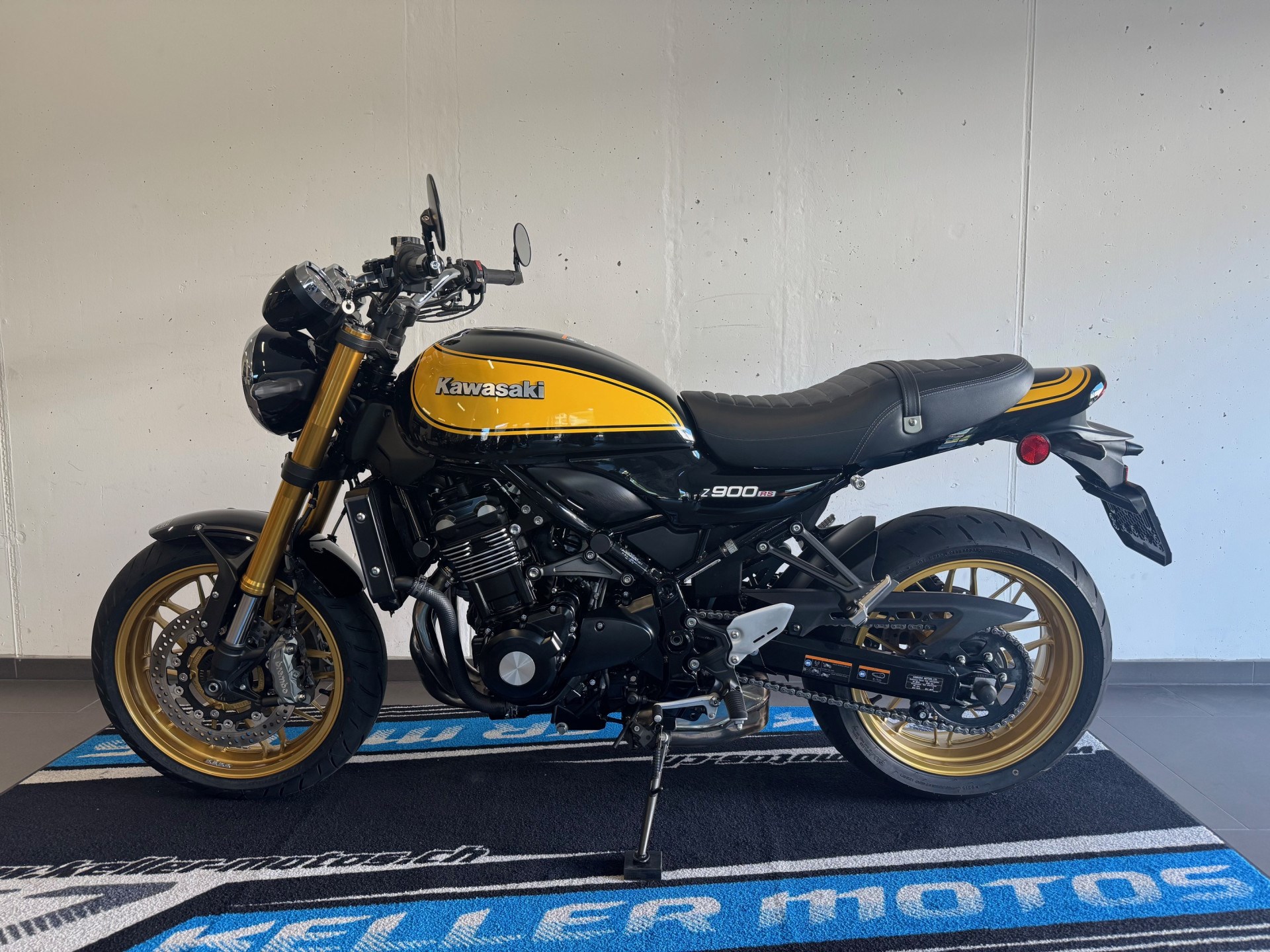 KAWASAKI Z 900 RS SE-showroom-element-1