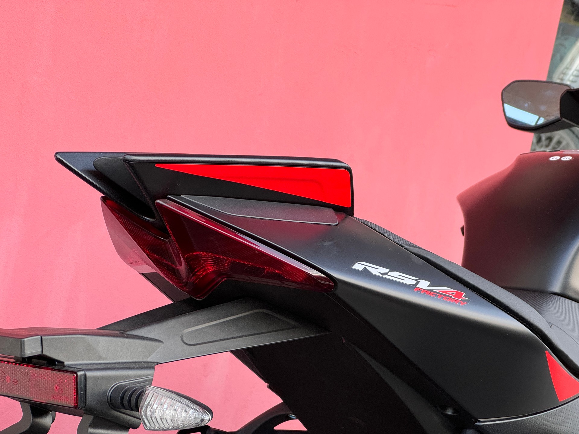 APRILIA RSV4 1100 Factory-image-2