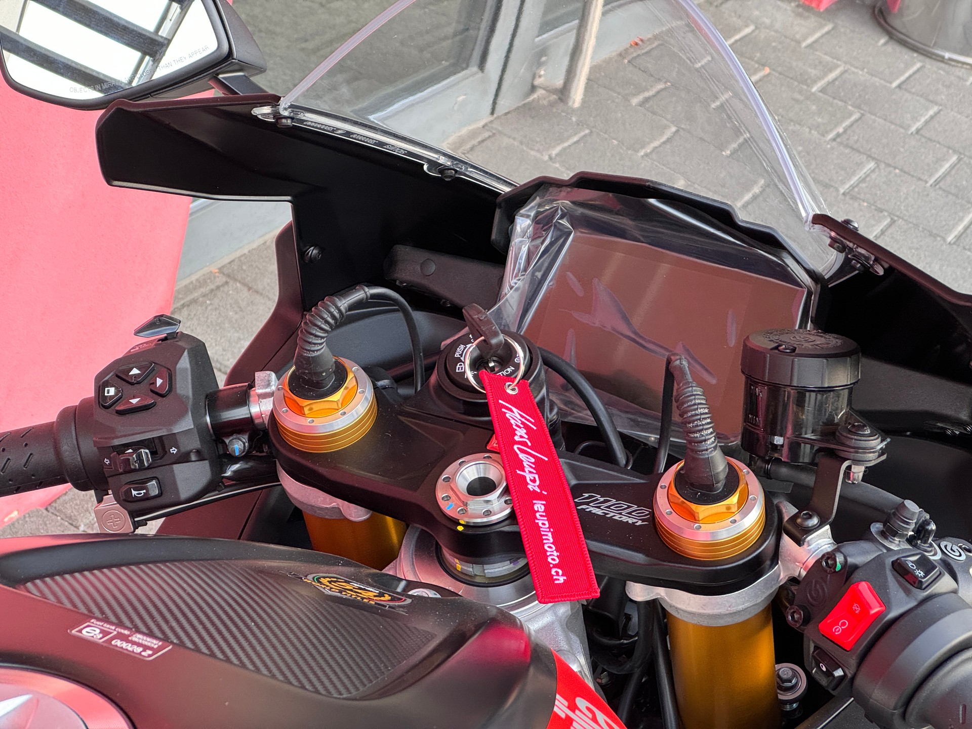 APRILIA RSV4 1100 Factory-image-3