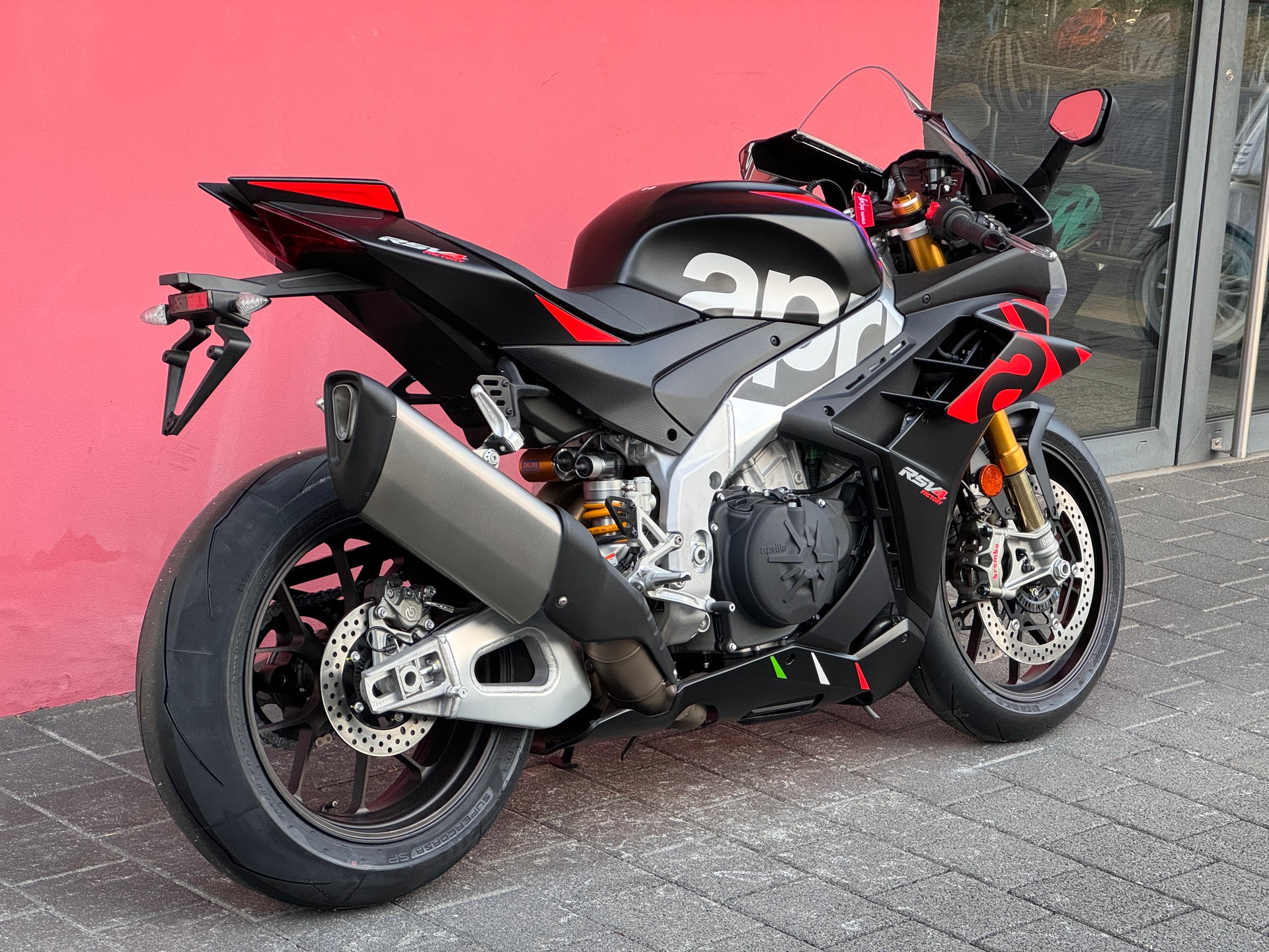 APRILIA RSV4 1100 Factory-image-8