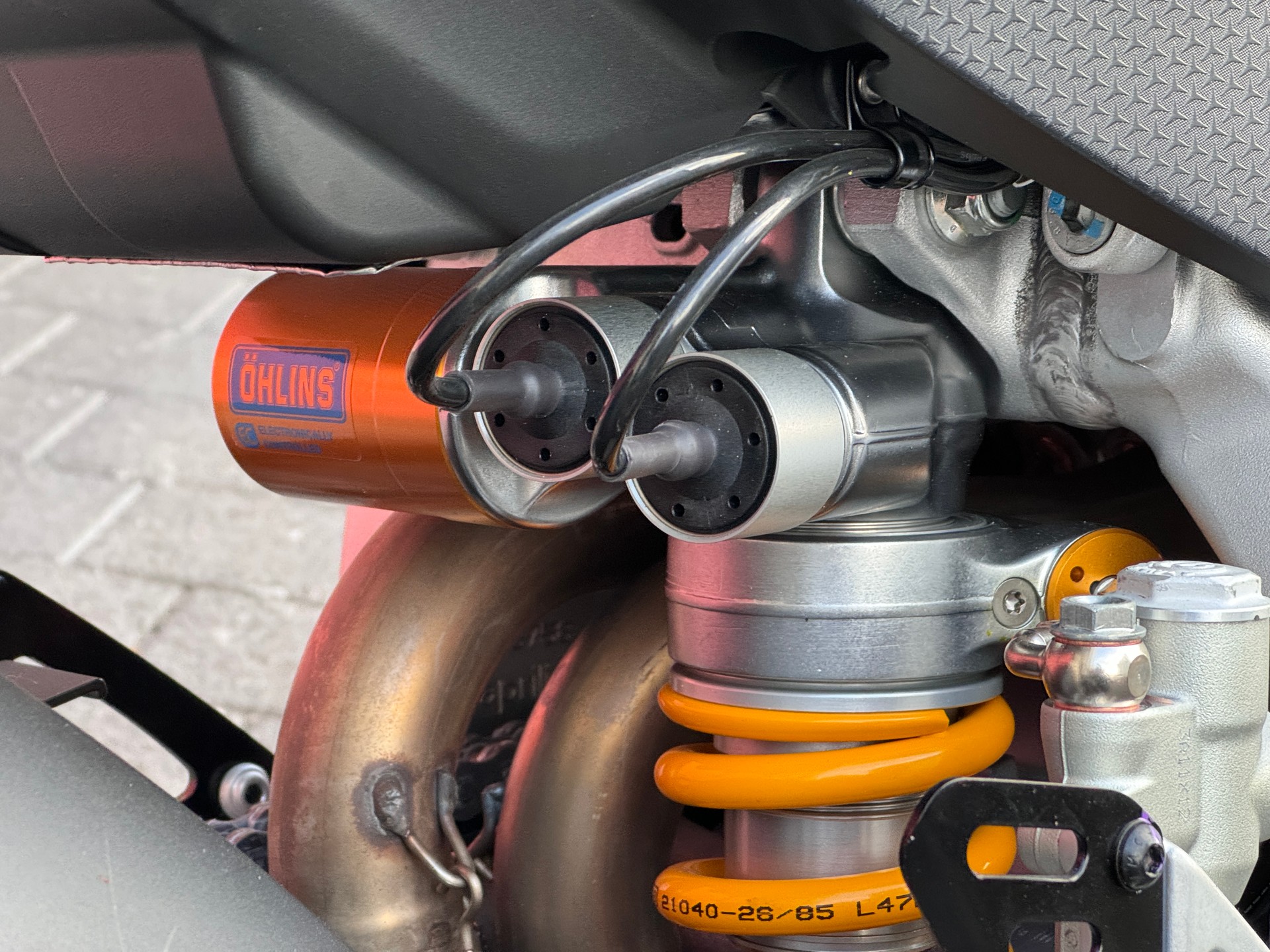 APRILIA RSV4 1100 Factory-image-6