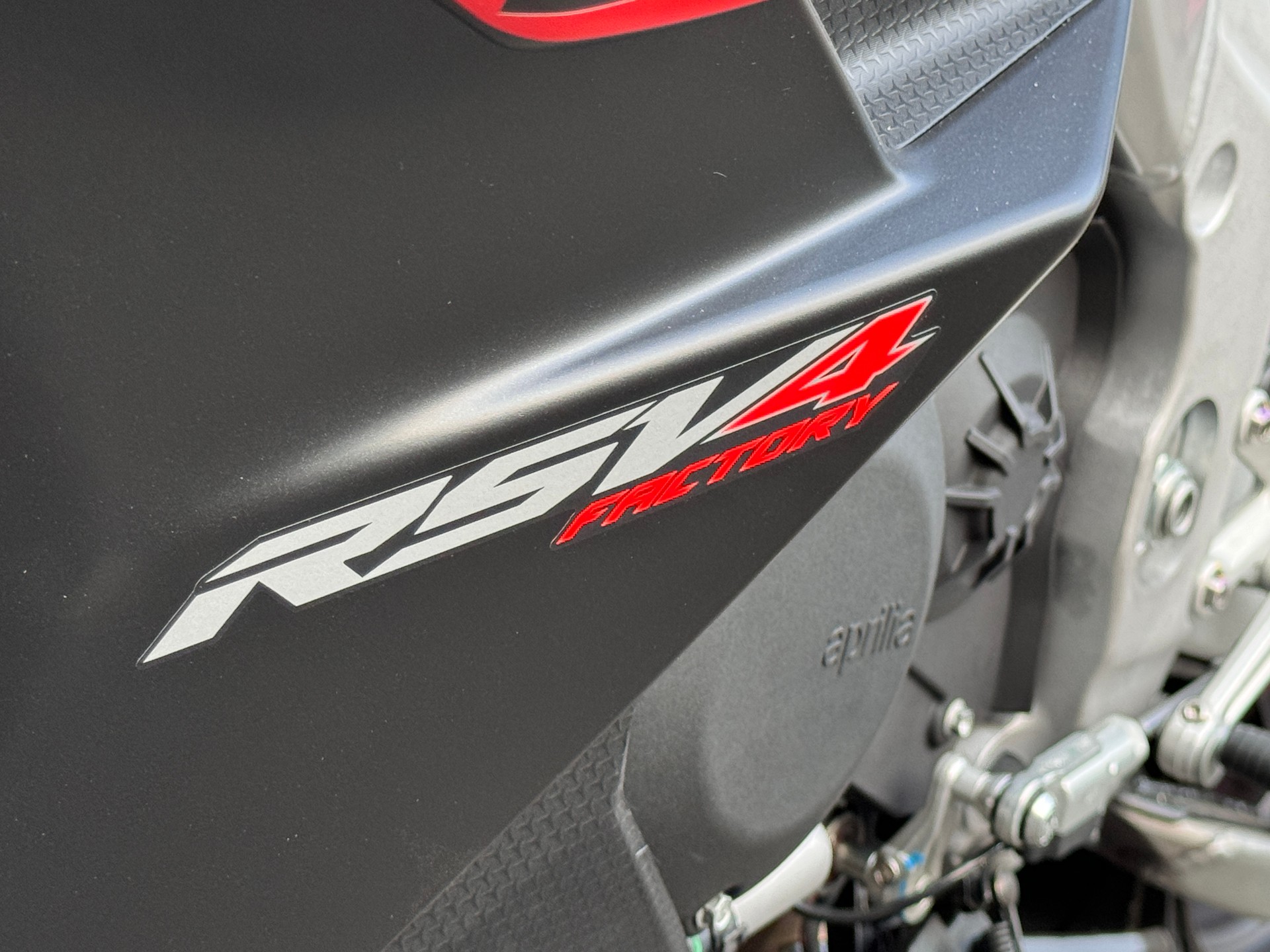 APRILIA RSV4 1100 Factory-image-11