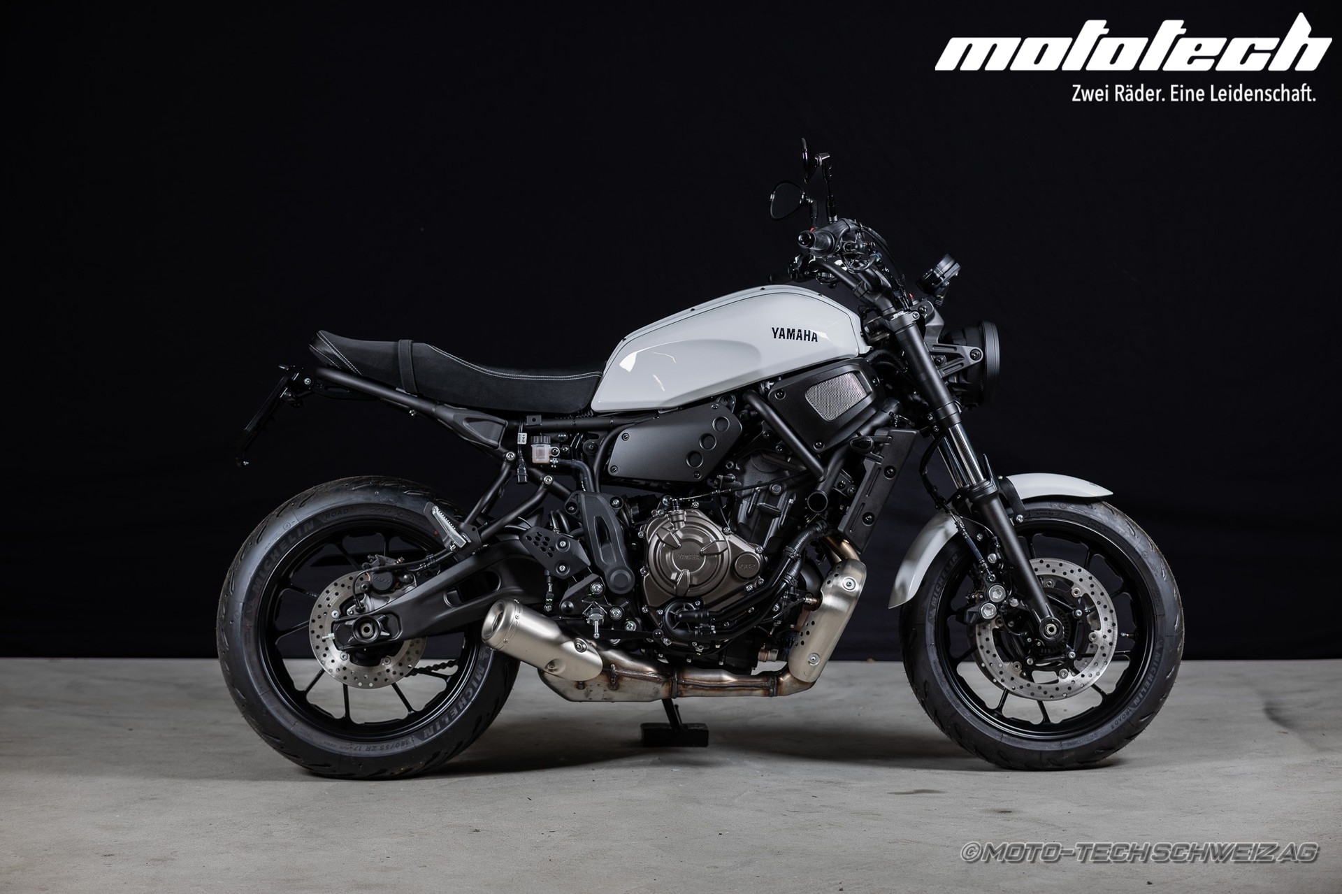 YAMAHA XSR 700-showroom-element-1