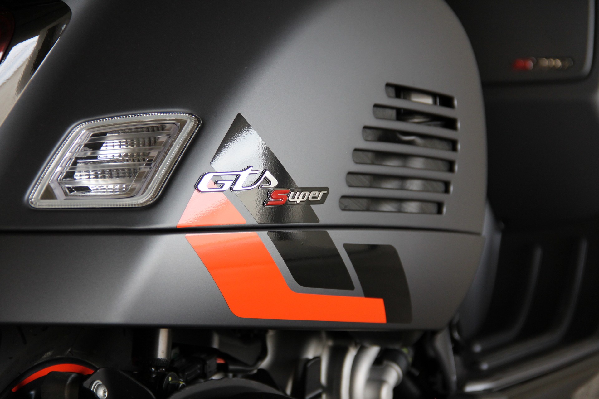 PIAGGIO Vespa GTS 310 Super Sport RST E5+-image-12