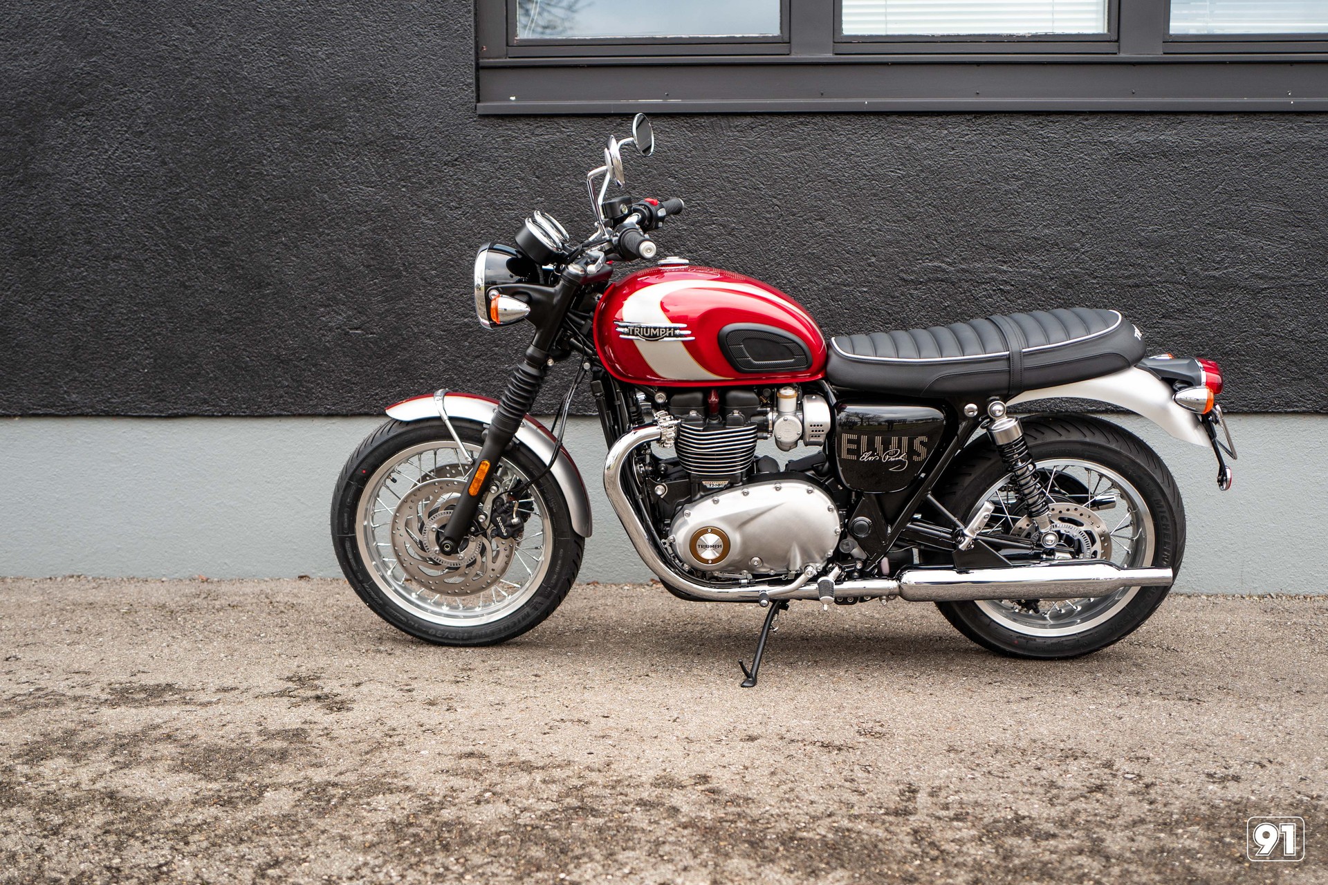 TRIUMPH Bonneville T120-showroom-element-2