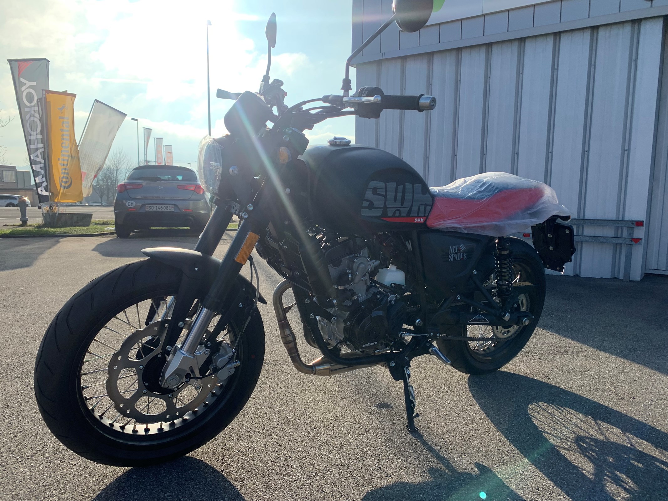 SWM OUT LAW 125 B ABS ACE OF SPADES-showroom-element-1
