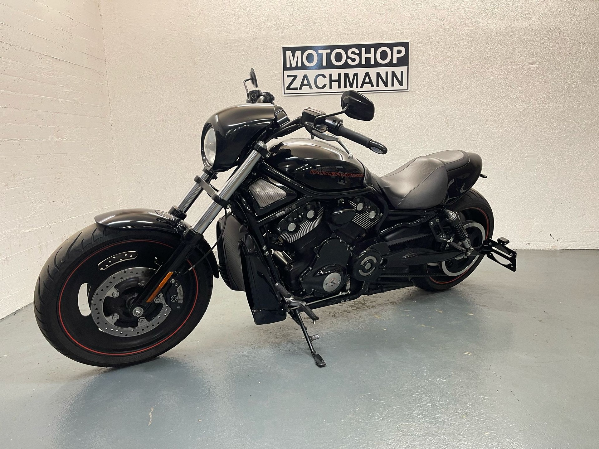 HARLEY-DAVIDSON VRSCDX Night Rod Special-showroom-element-2