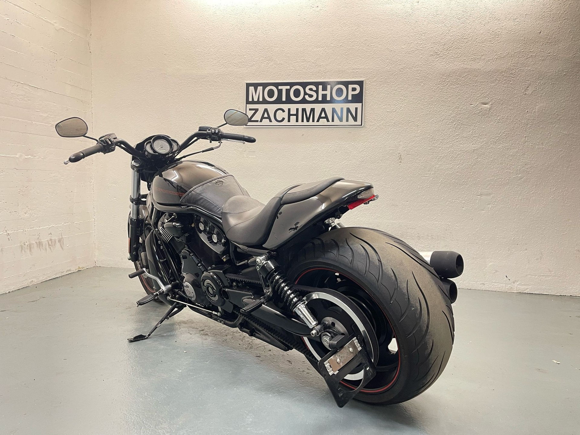 HARLEY-DAVIDSON VRSCDX Night Rod Special-showroom-element-3