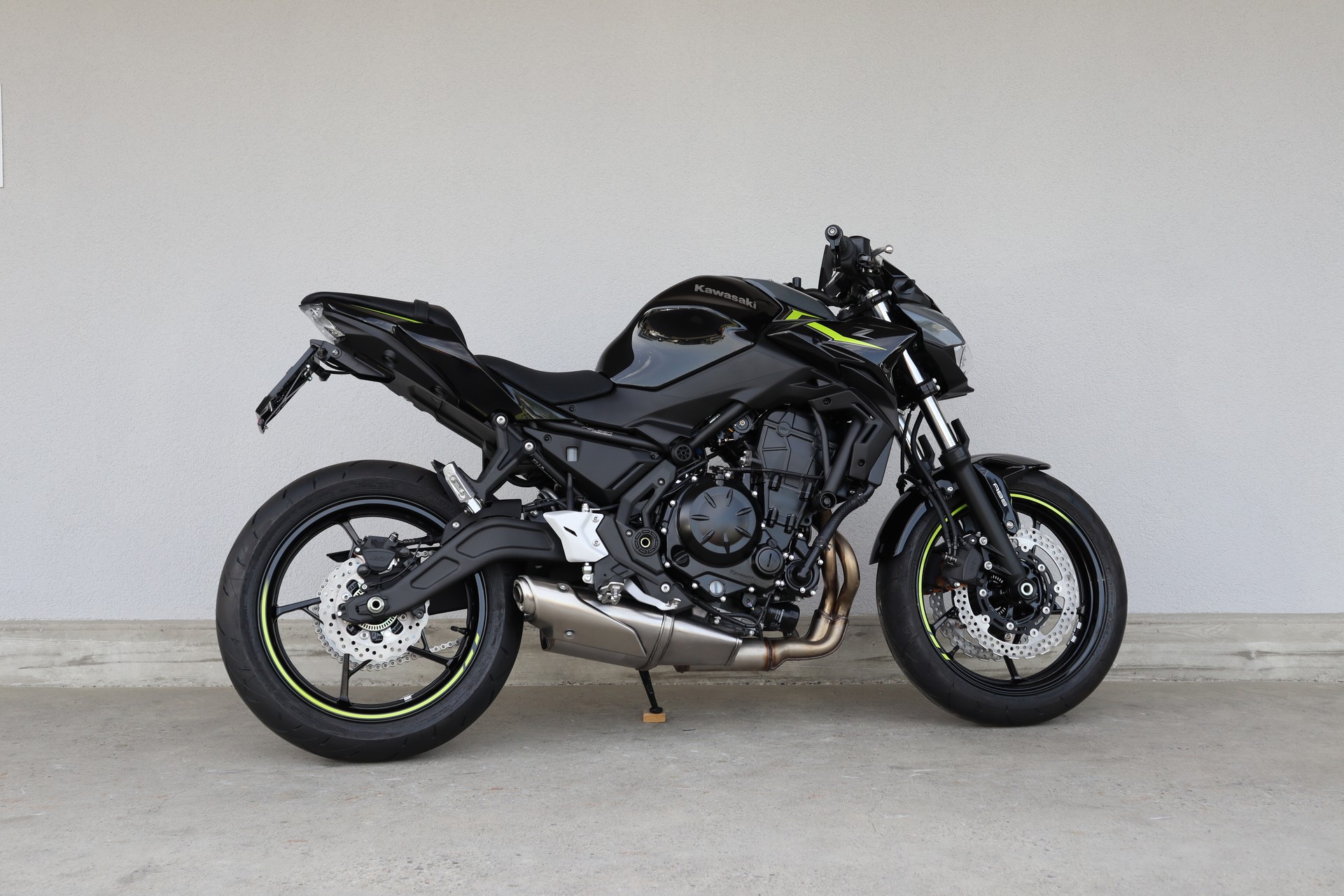 KAWASAKI Z 650-showroom-element-2