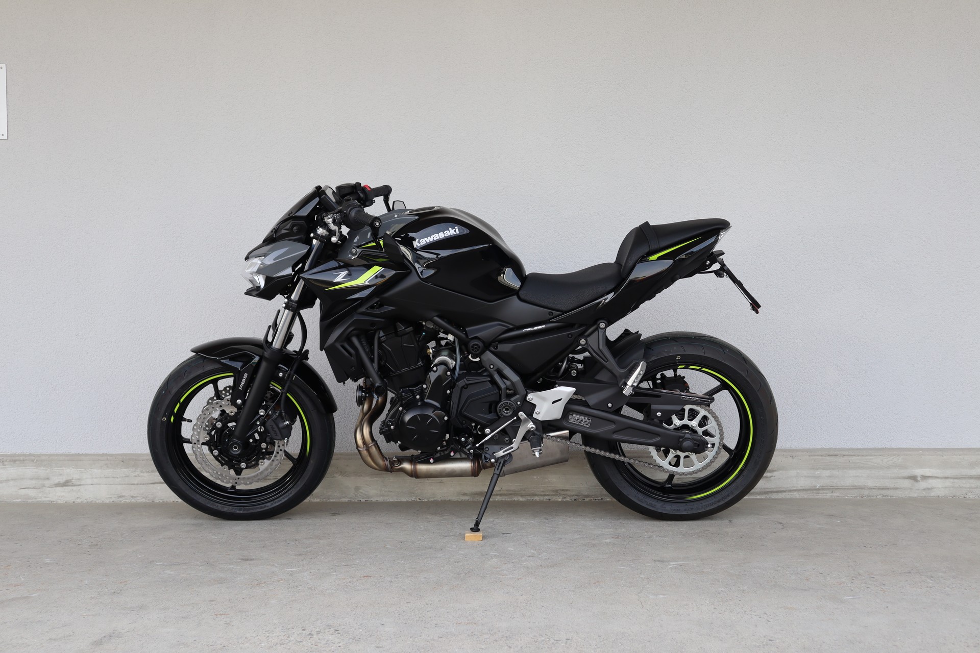 KAWASAKI Z 650-showroom-element-3
