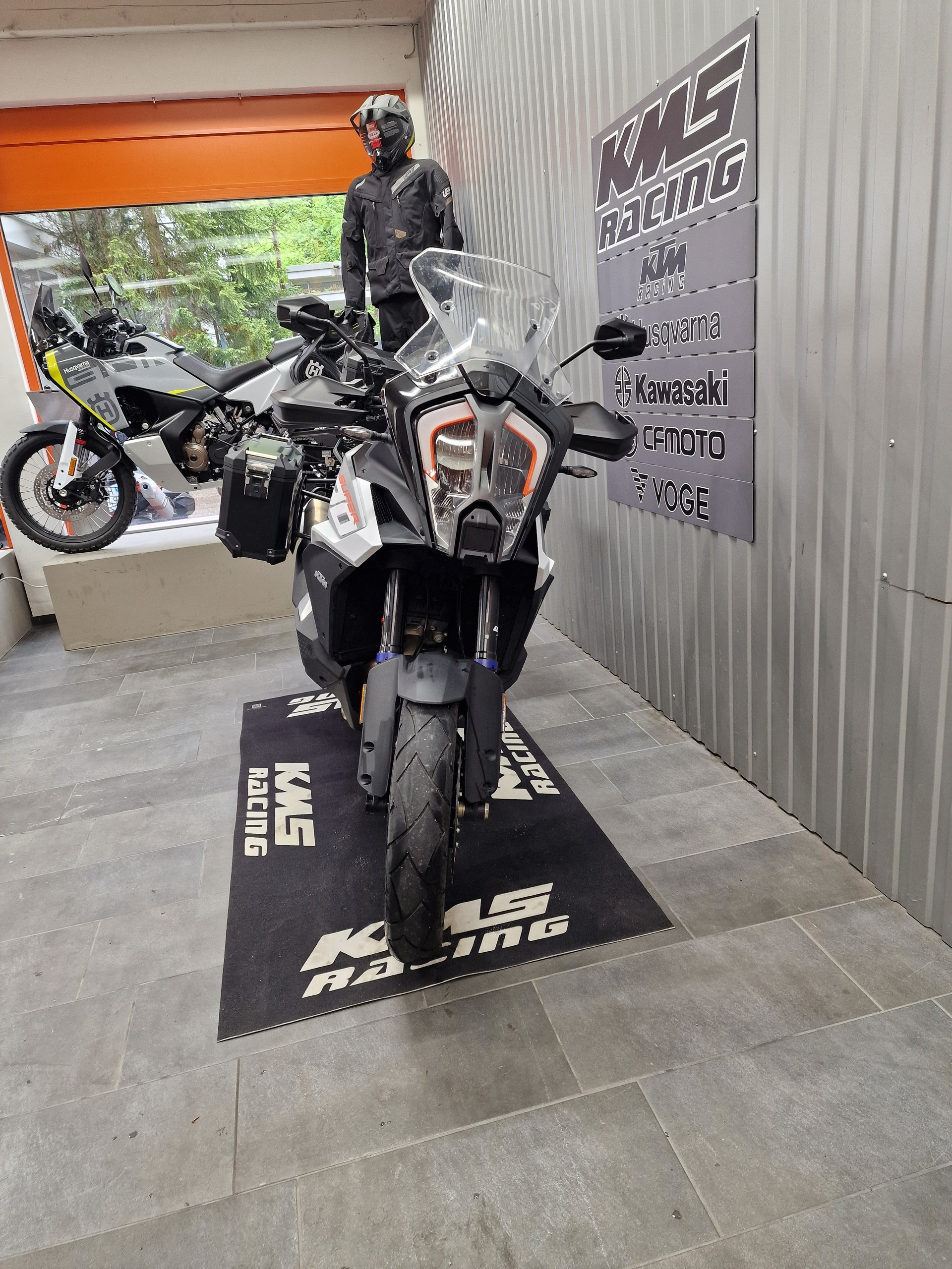 KTM 1290 Super Adventure S-image-1