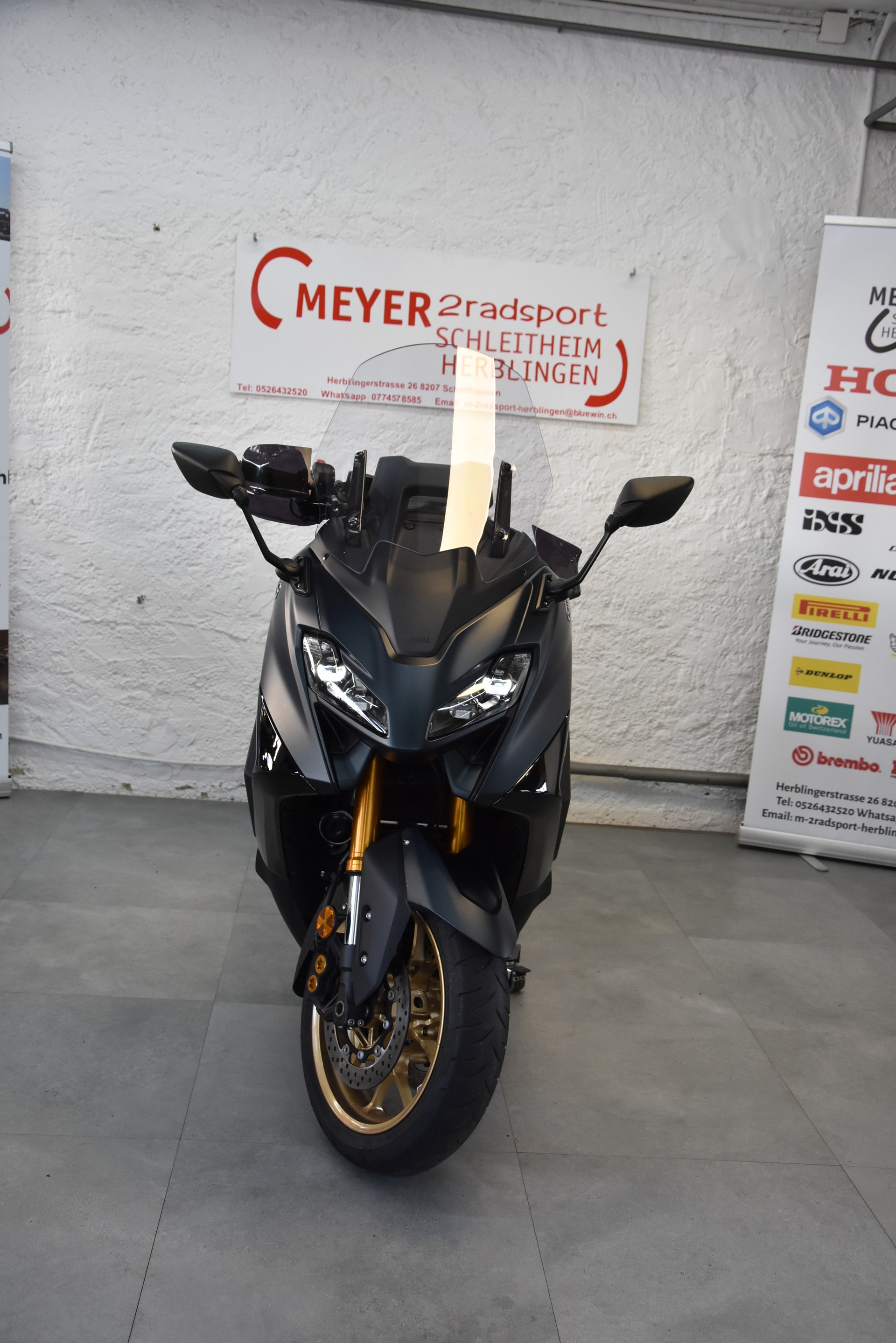 YAMAHA T-MAX Tech MAX XP 560-showroom-element-1