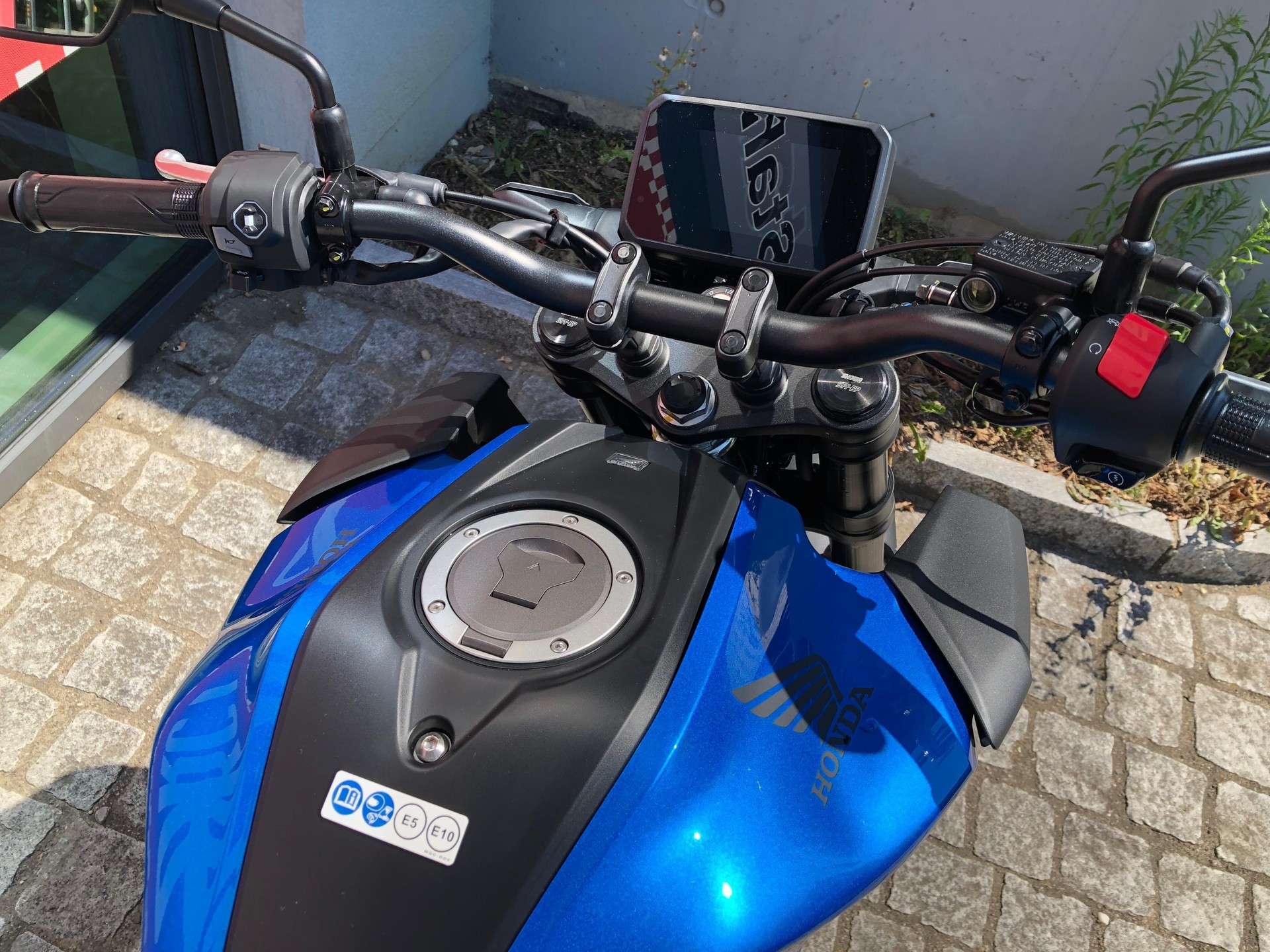 HONDA CB 125 R-showroom-element-3