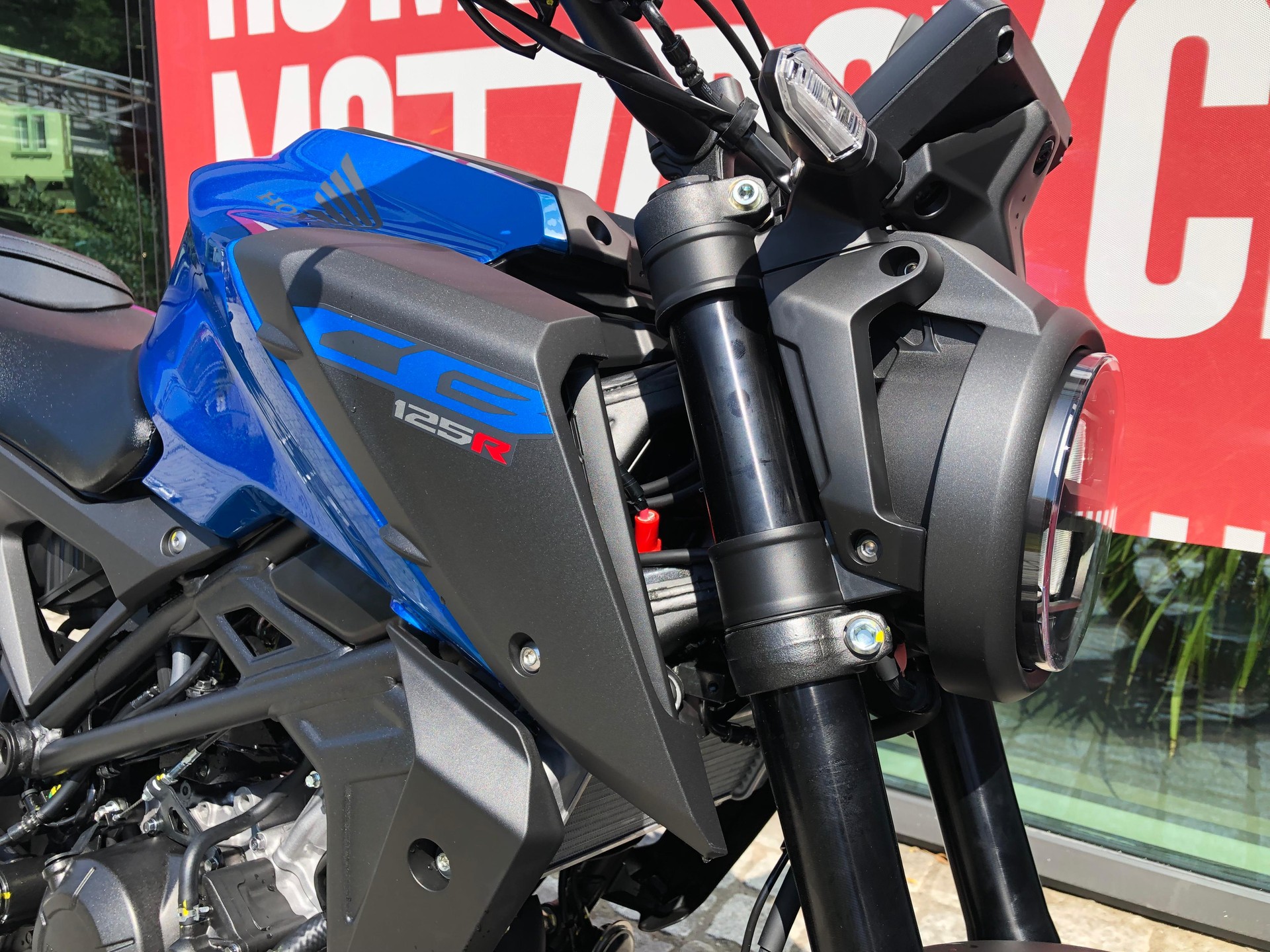 HONDA CB 125 R-showroom-element-2