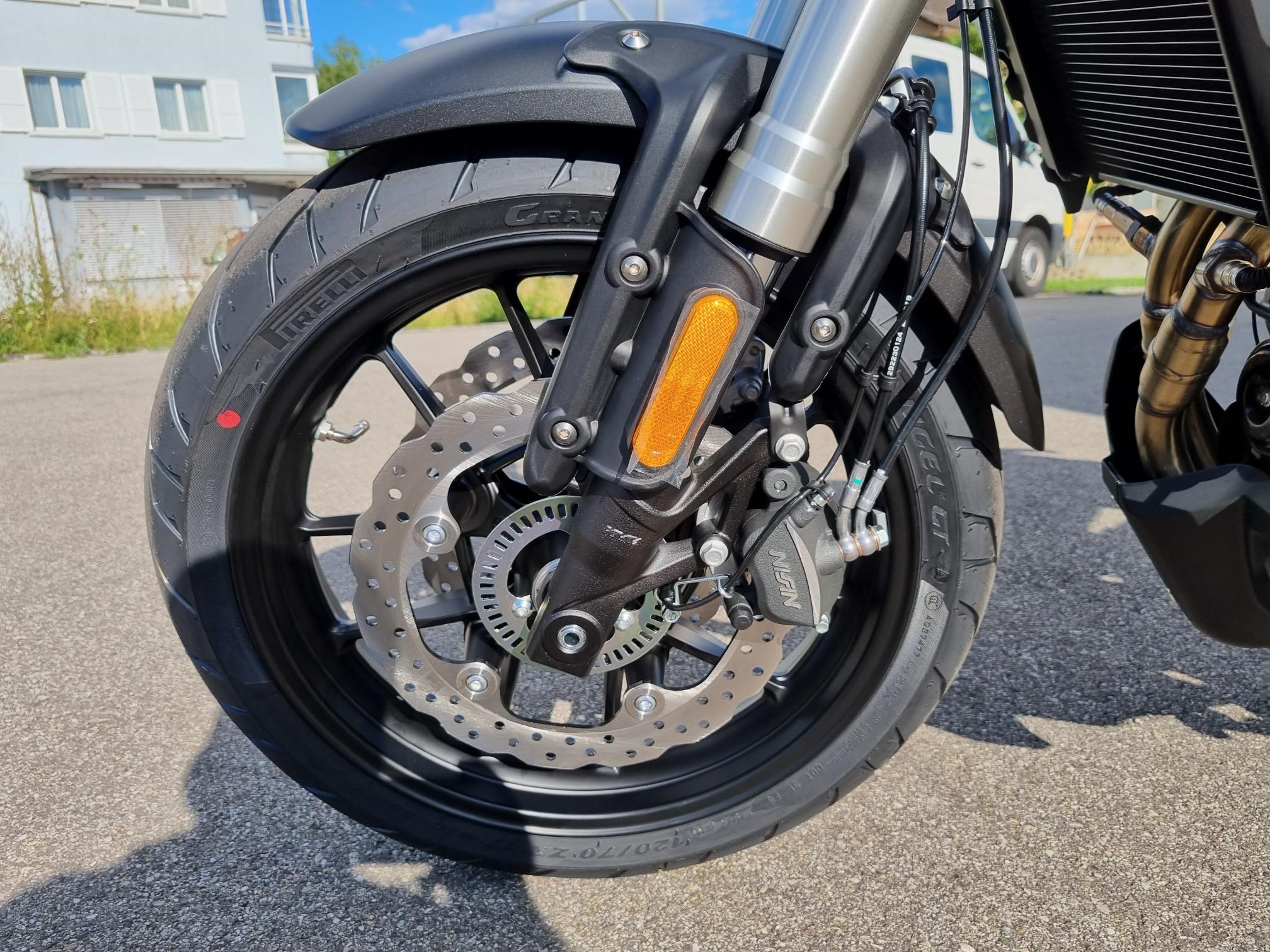VOGE 500AC-showroom-element-3