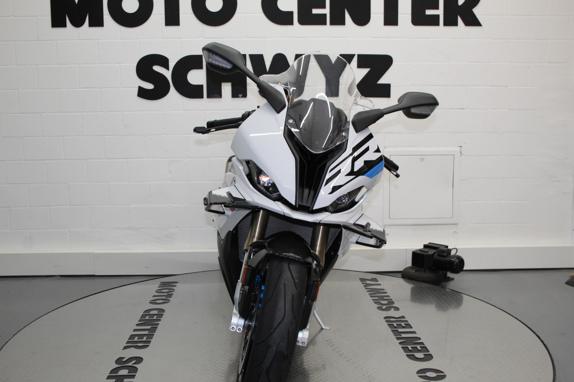 BMW S 1000 RR-showroom-element-3
