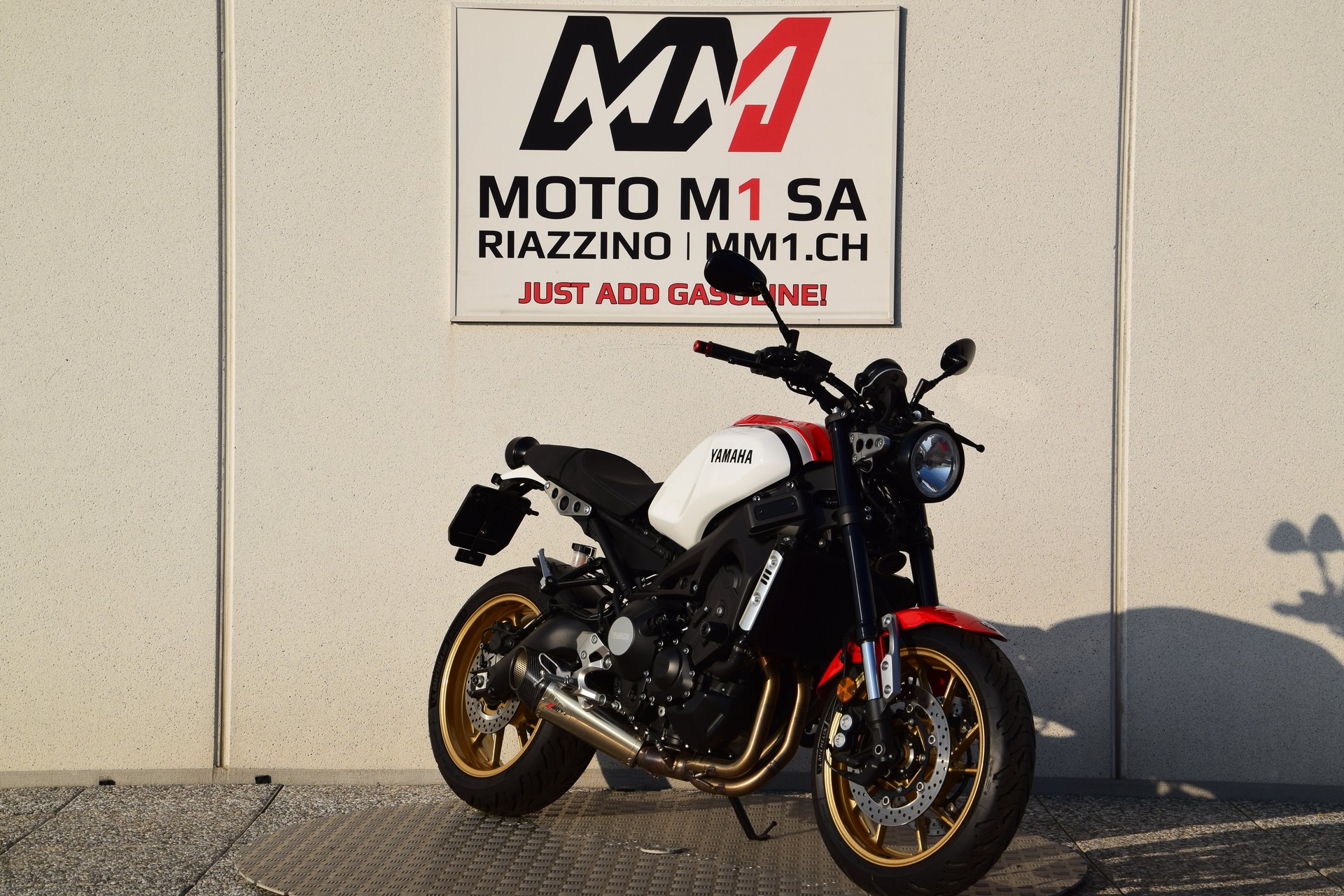 YAMAHA XSR 900-showroom-element-1