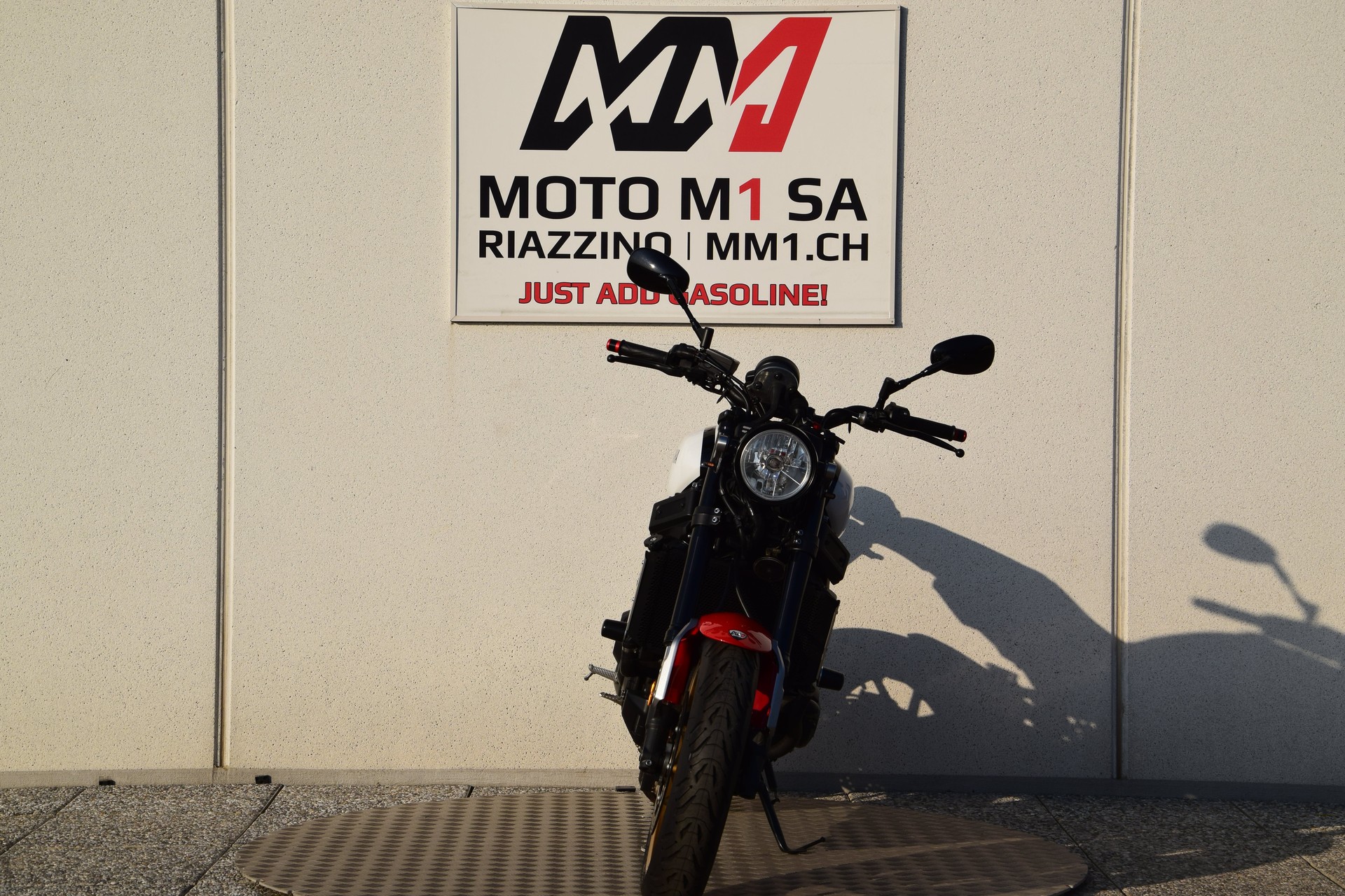 YAMAHA XSR 900-showroom-element-2