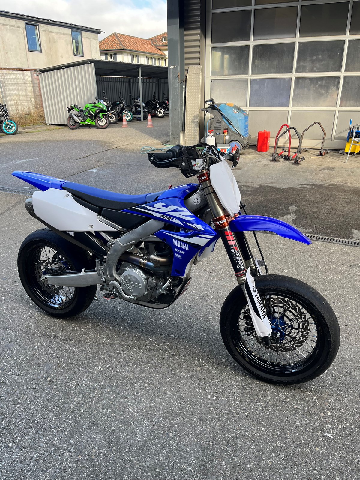 YAMAHA YZ 450 F SM-showroom-element-3