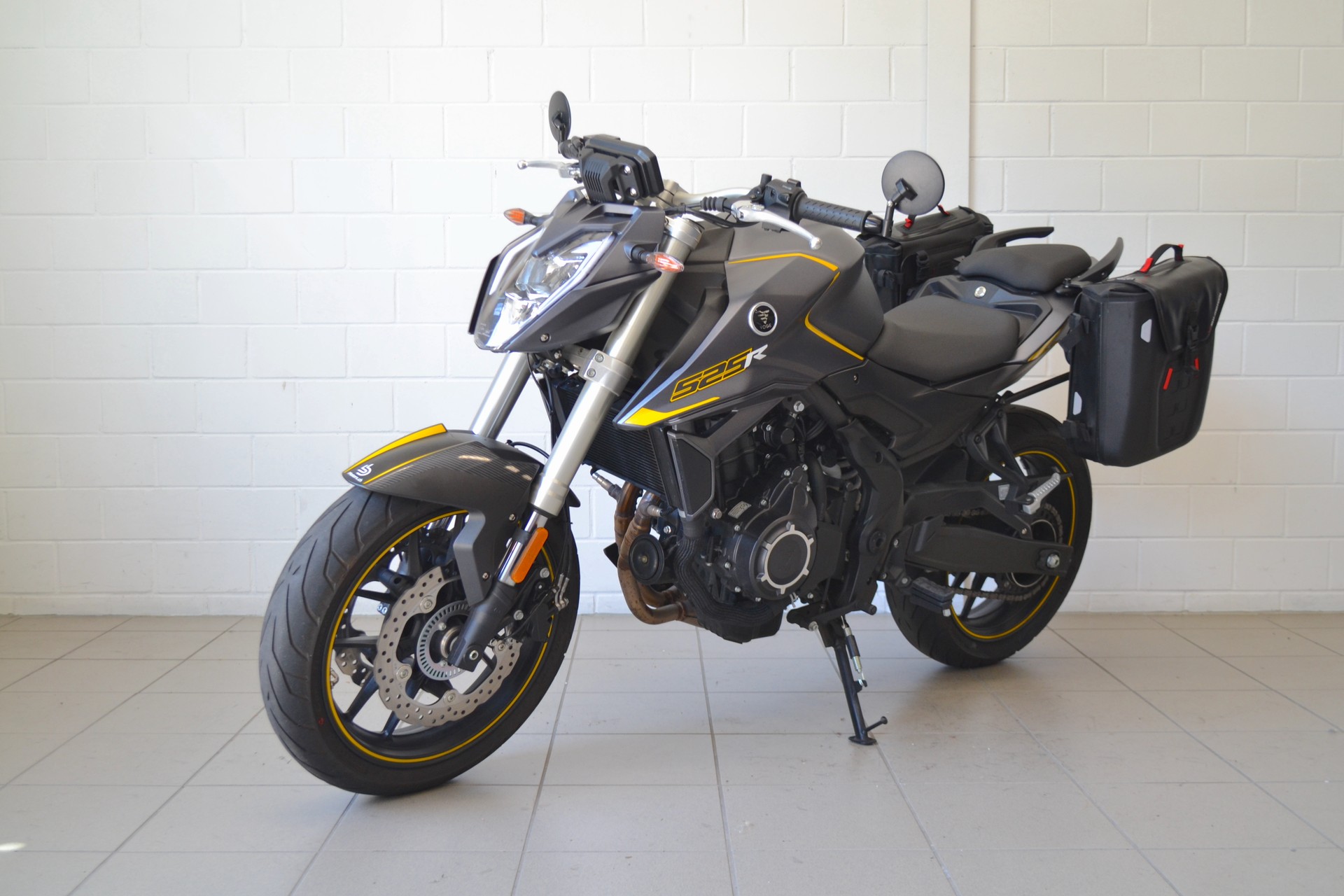 VOGE 525 R-showroom-element-1