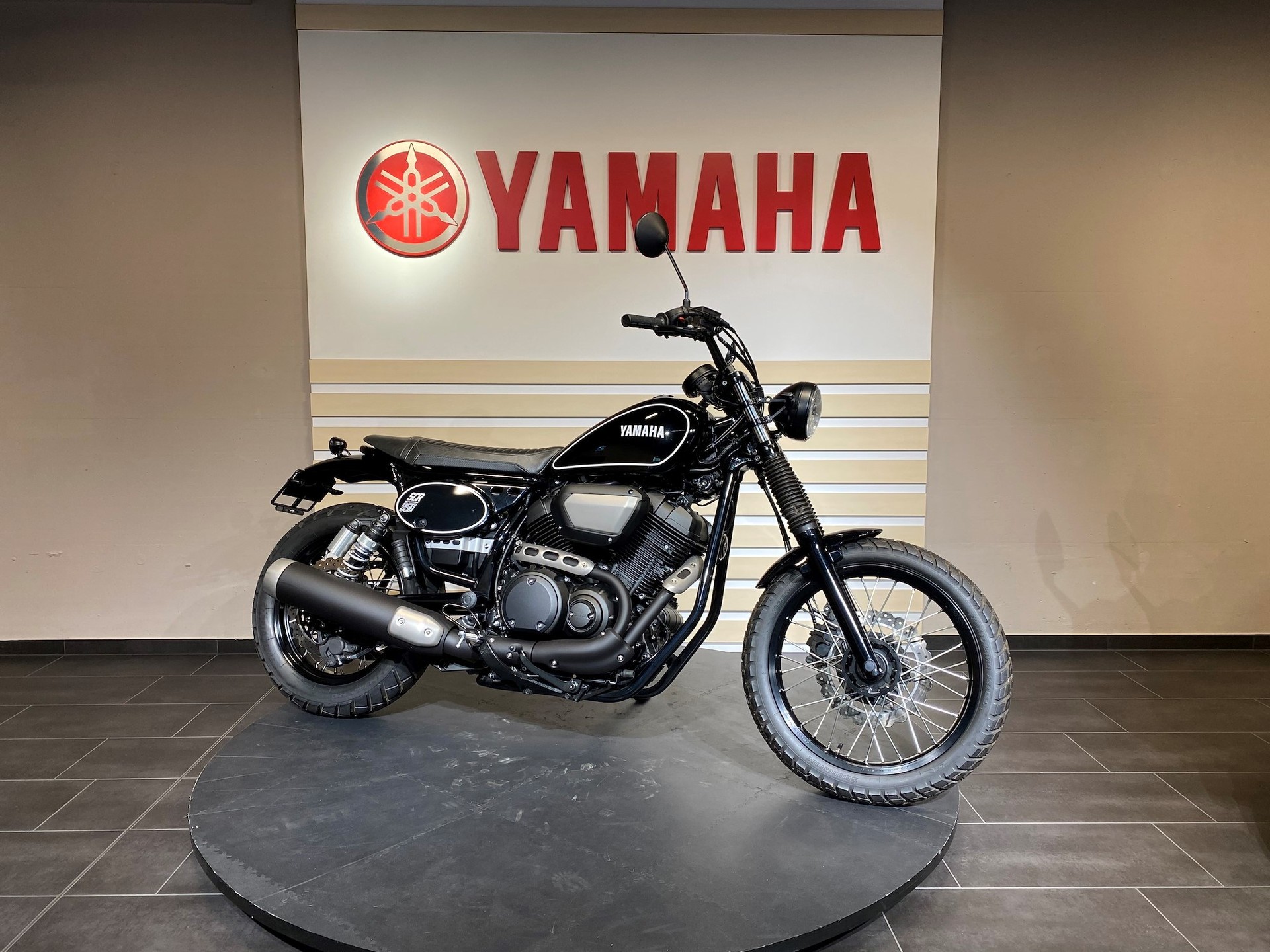 YAMAHA SCR 950 CLASSIC Showroom