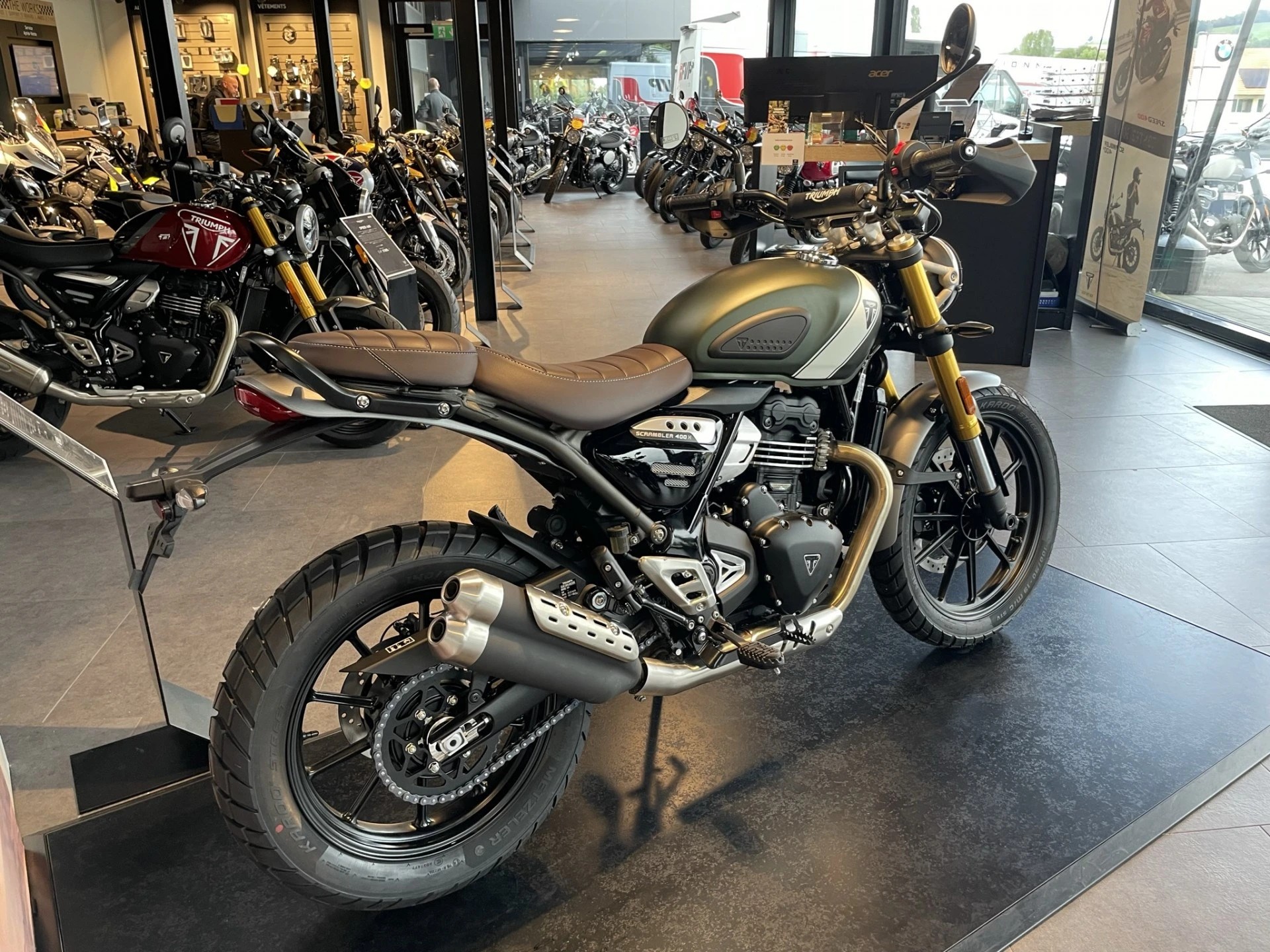 TRIUMPH Speed 400  X-showroom-element-1