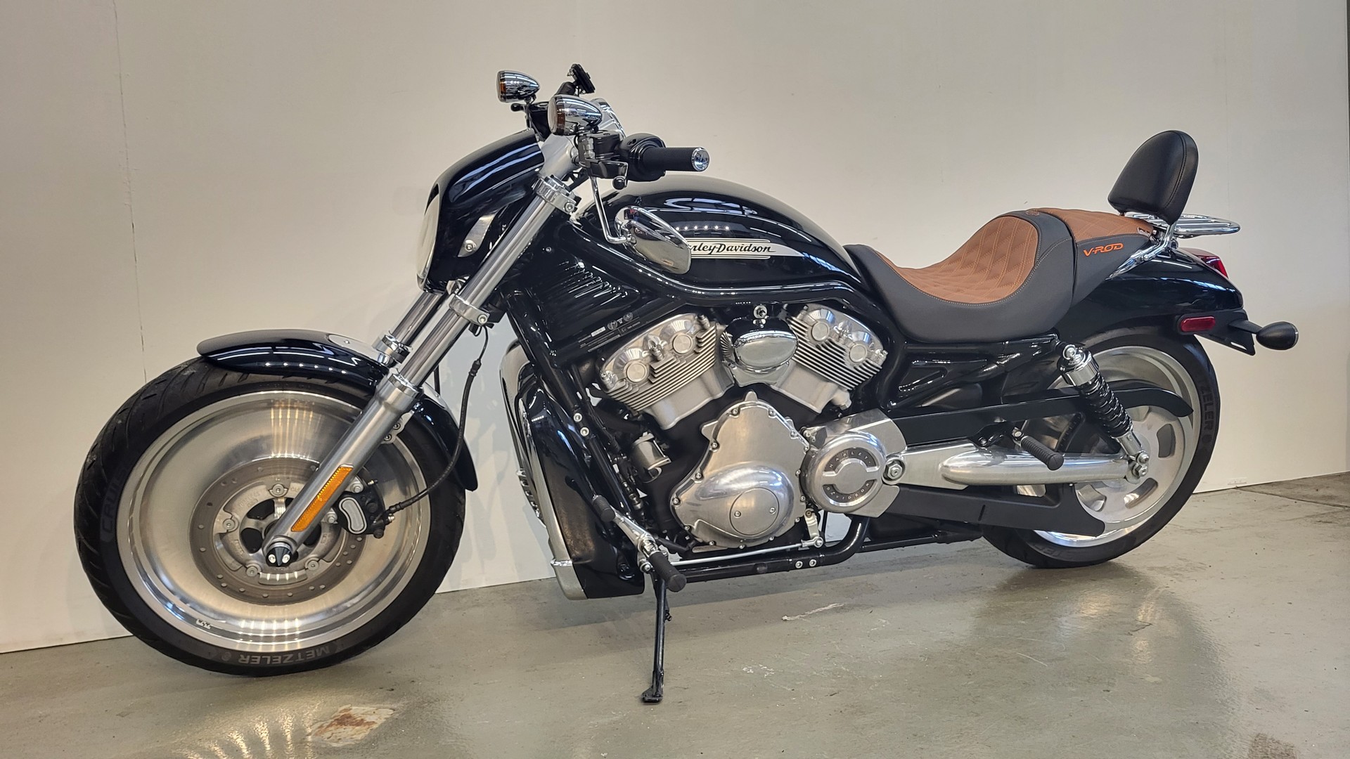 HARLEY-DAVIDSON VRSCB V-Rod B-showroom-element-3
